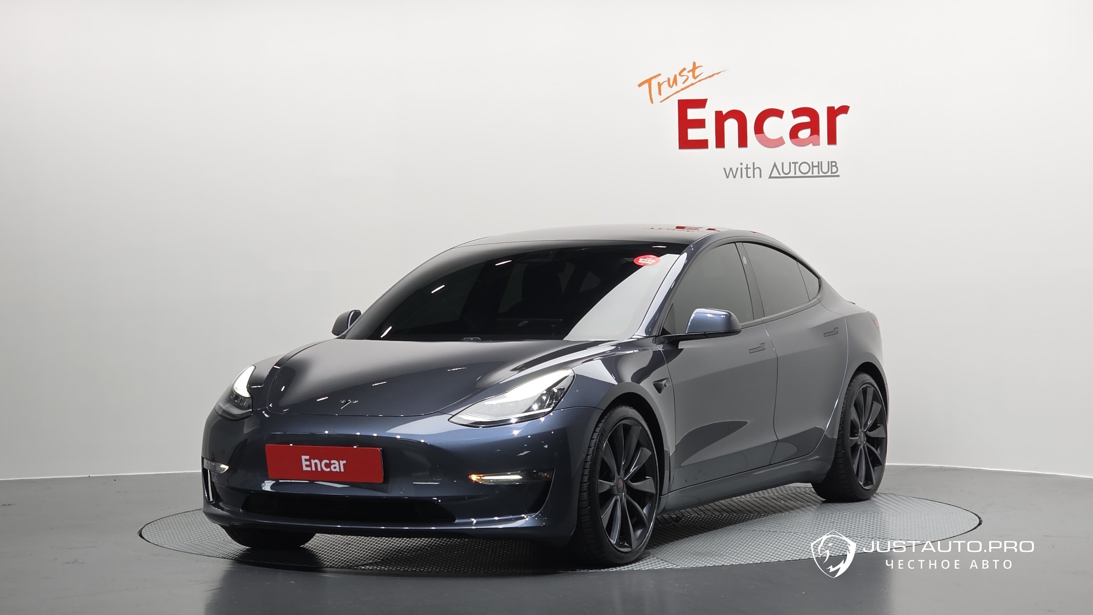 Автомобиль Tesla Model 3
