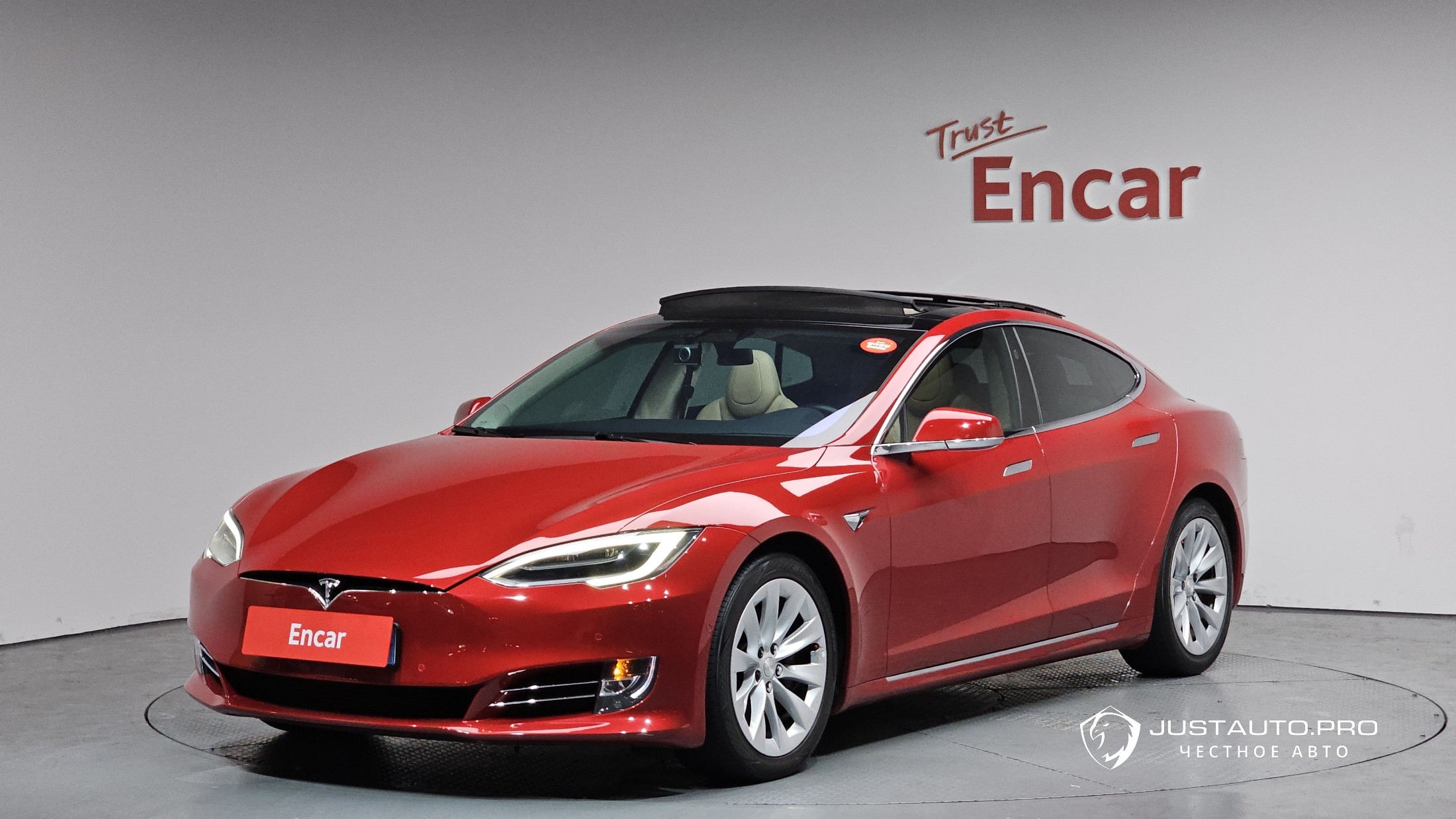 Автомобиль Tesla Model S