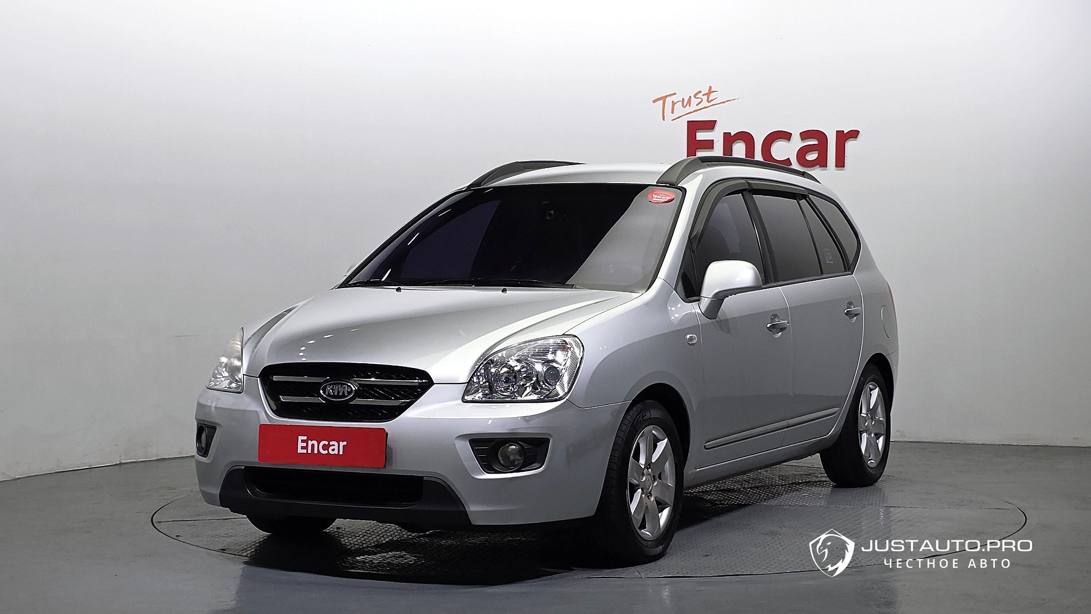 Автомобиль Kia Carens