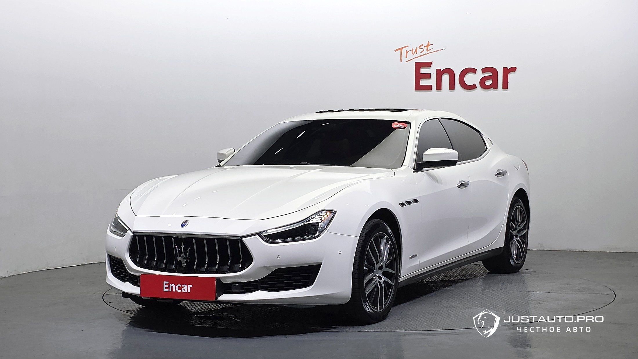 Автомобиль Maserati Ghibli