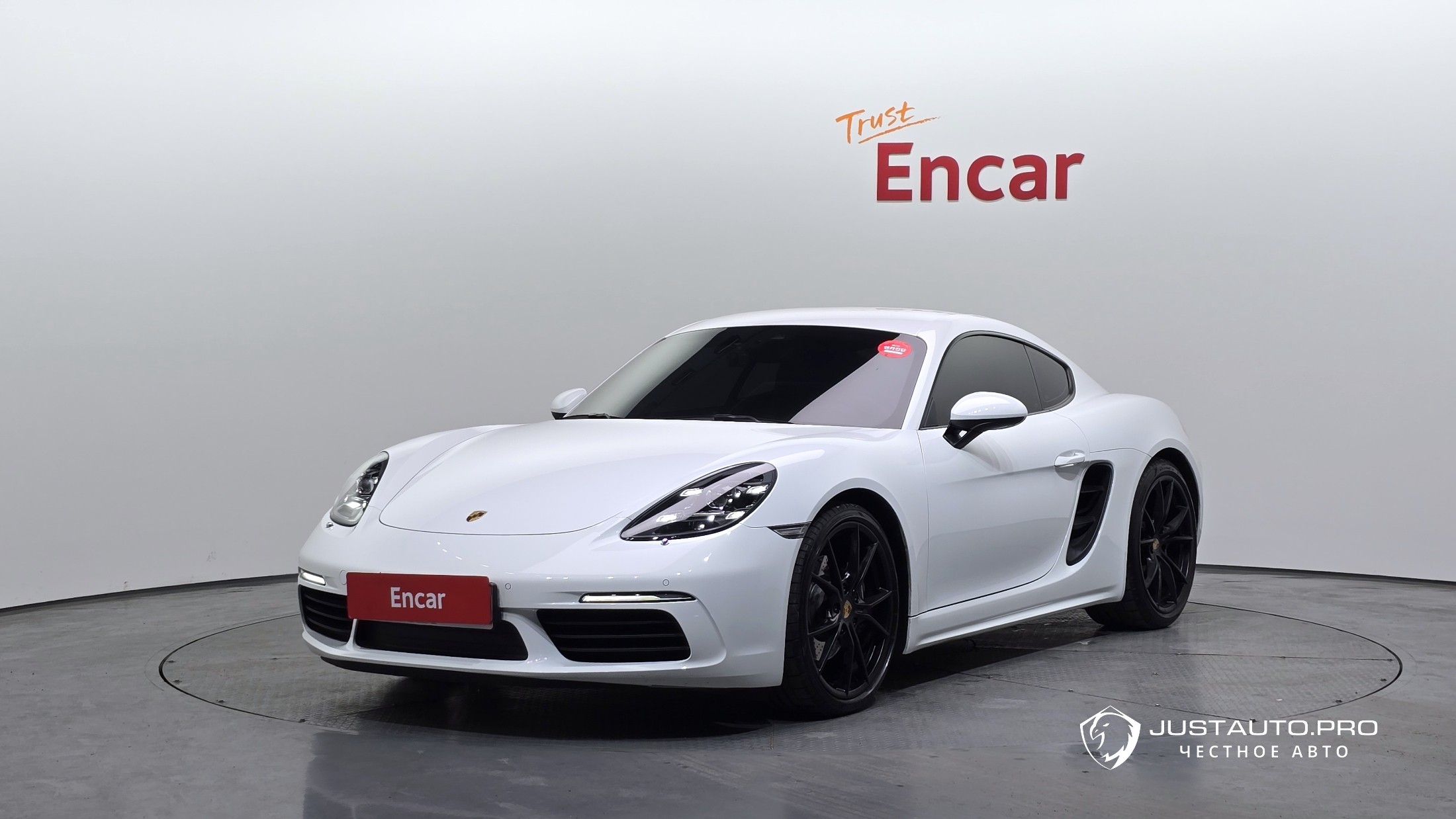 Автомобиль Porsche 718