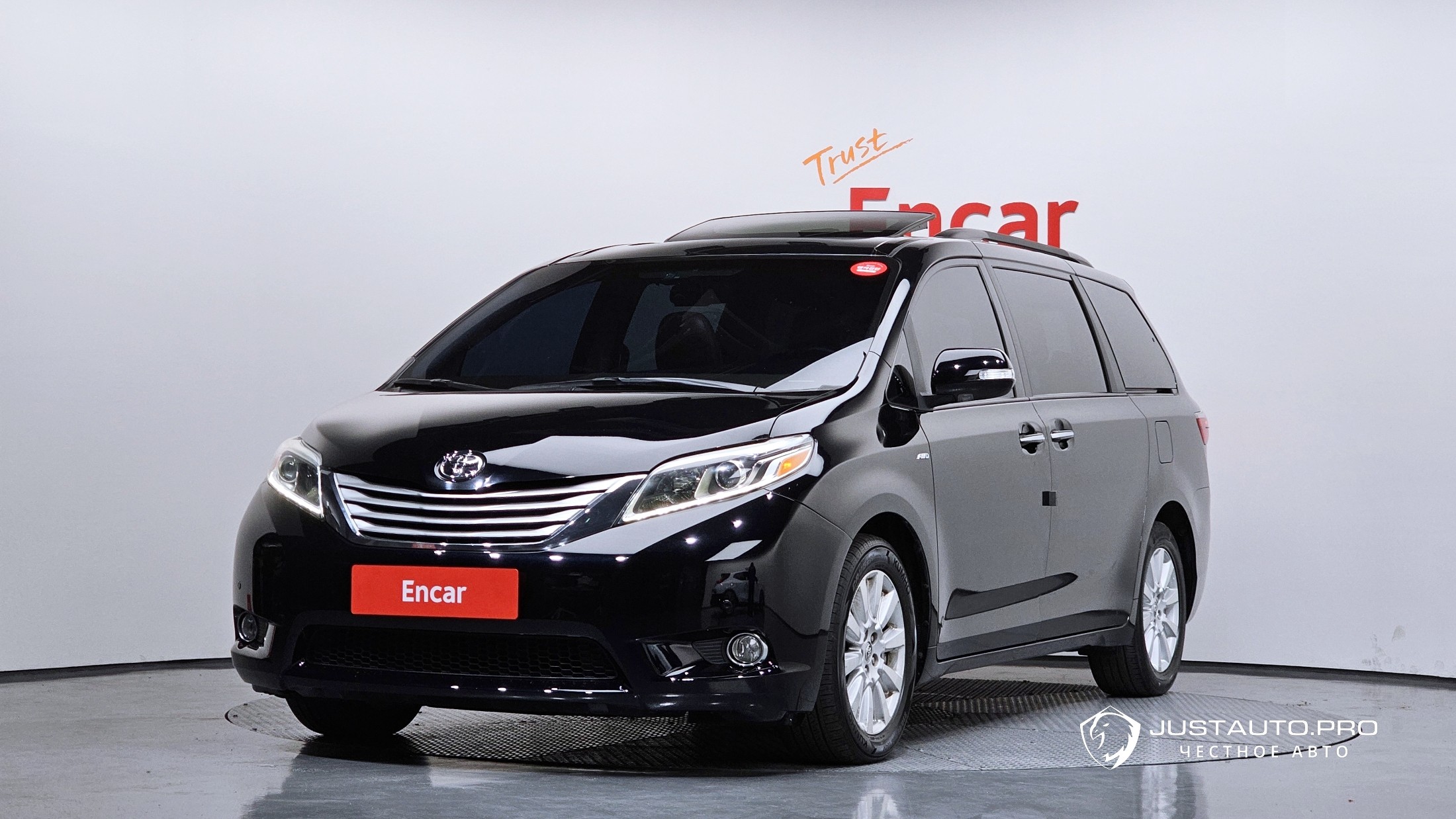 Автомобиль Toyota Sienna