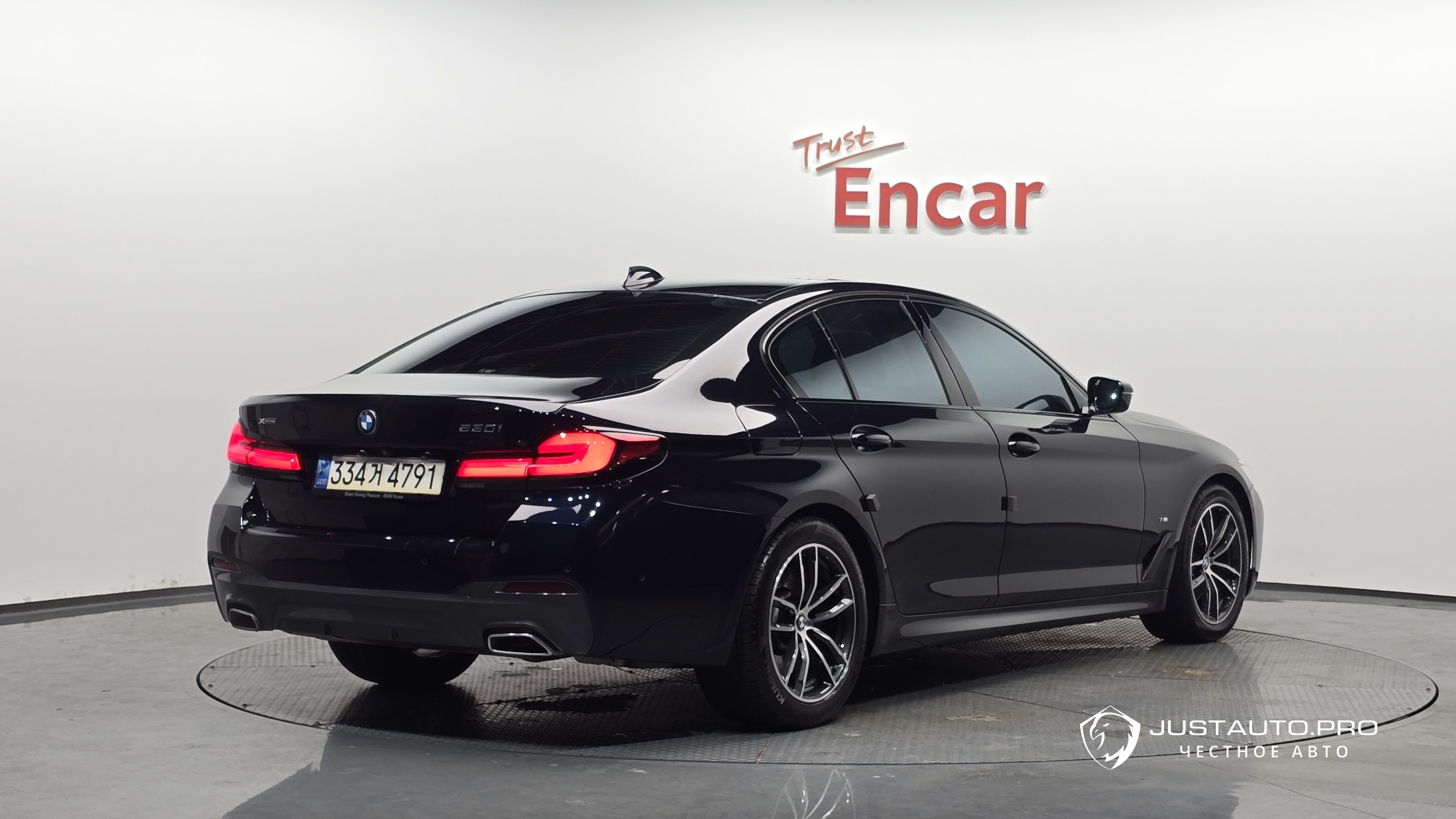 Автомобиль BMW 5-Series