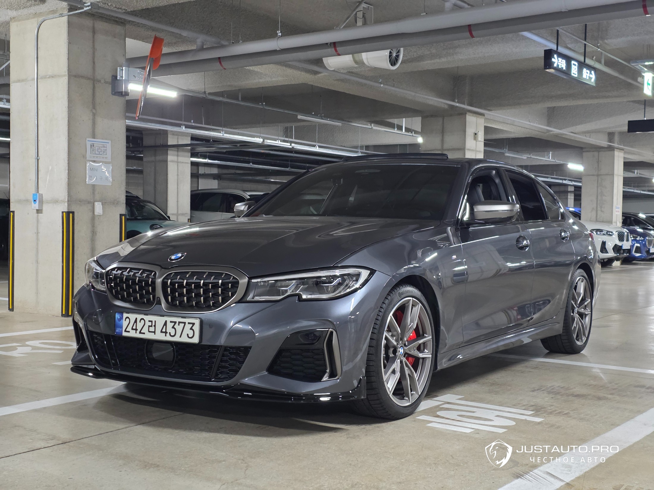 Автомобиль BMW 3-Series
