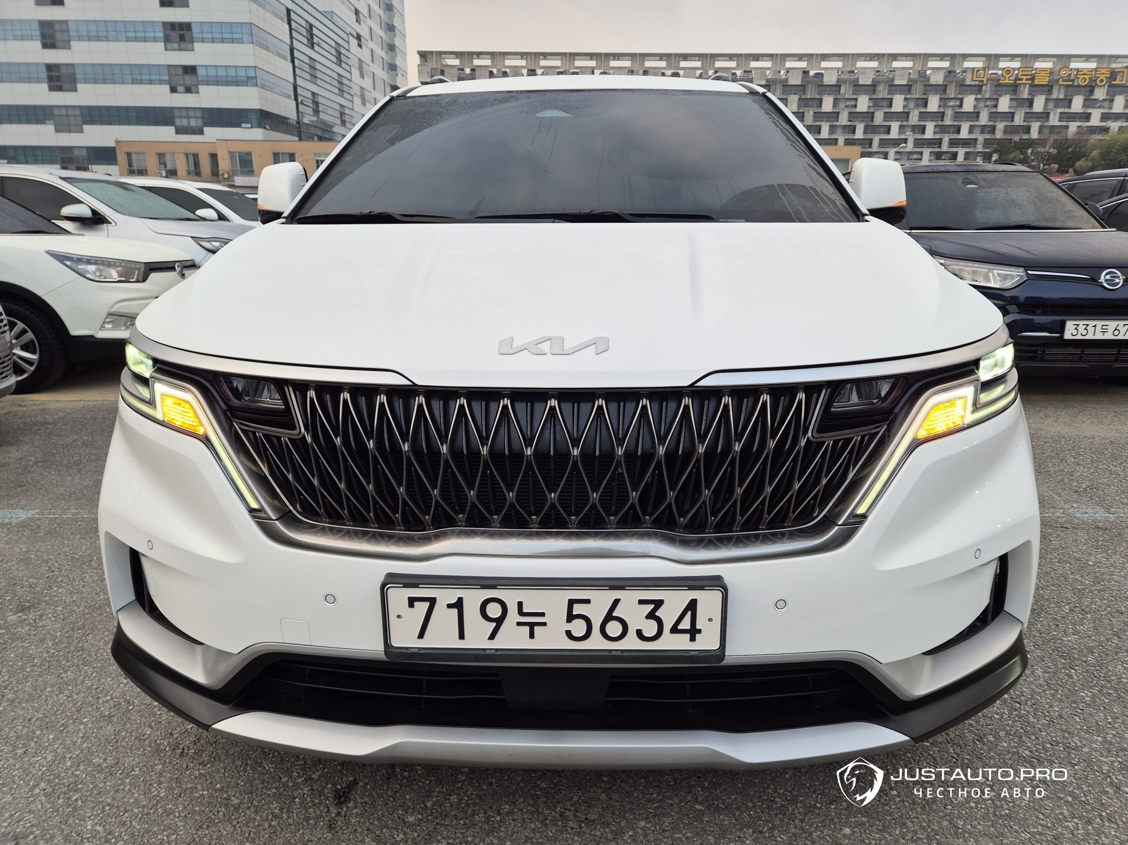 Автомобиль Kia Canival