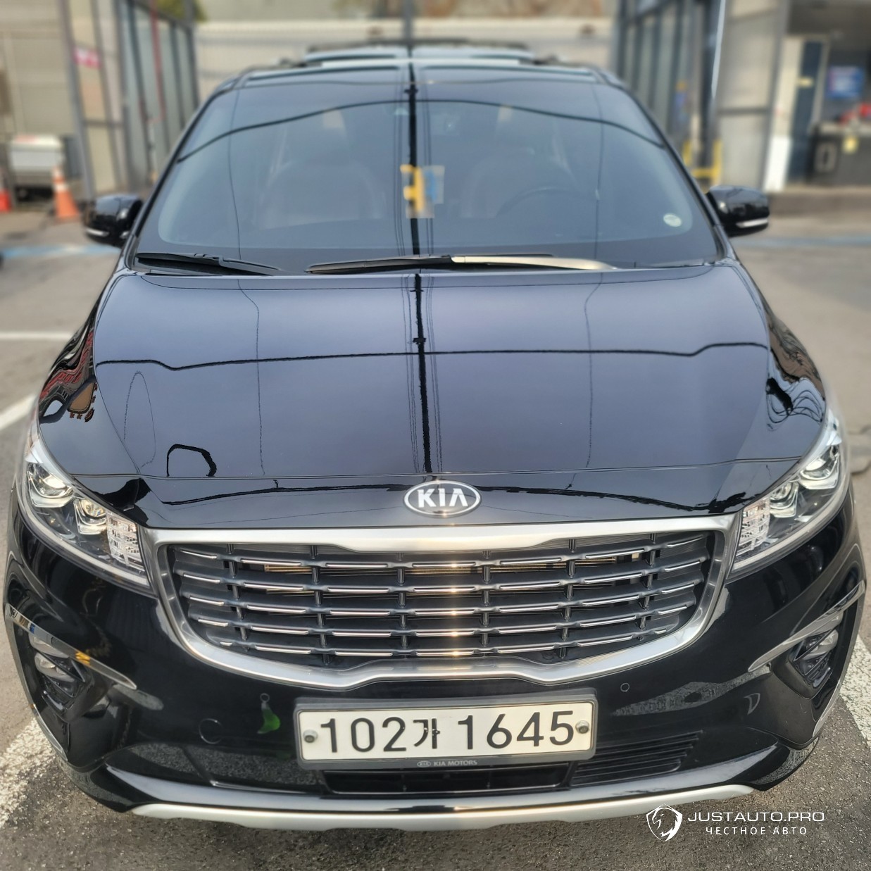 Автомобиль Kia Canival