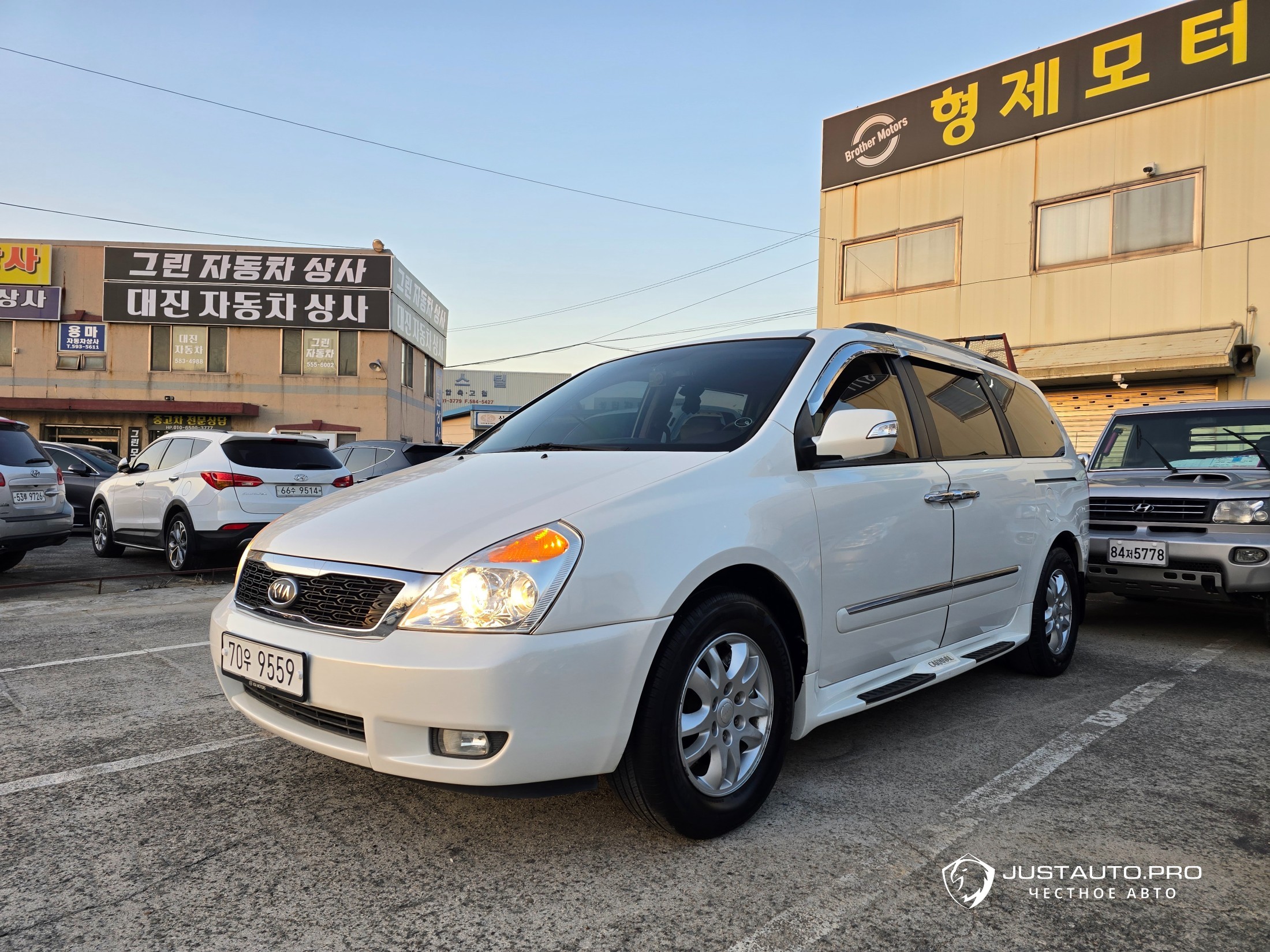 Автомобиль Kia Canival