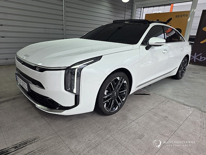 Автомобиль Kia K8
