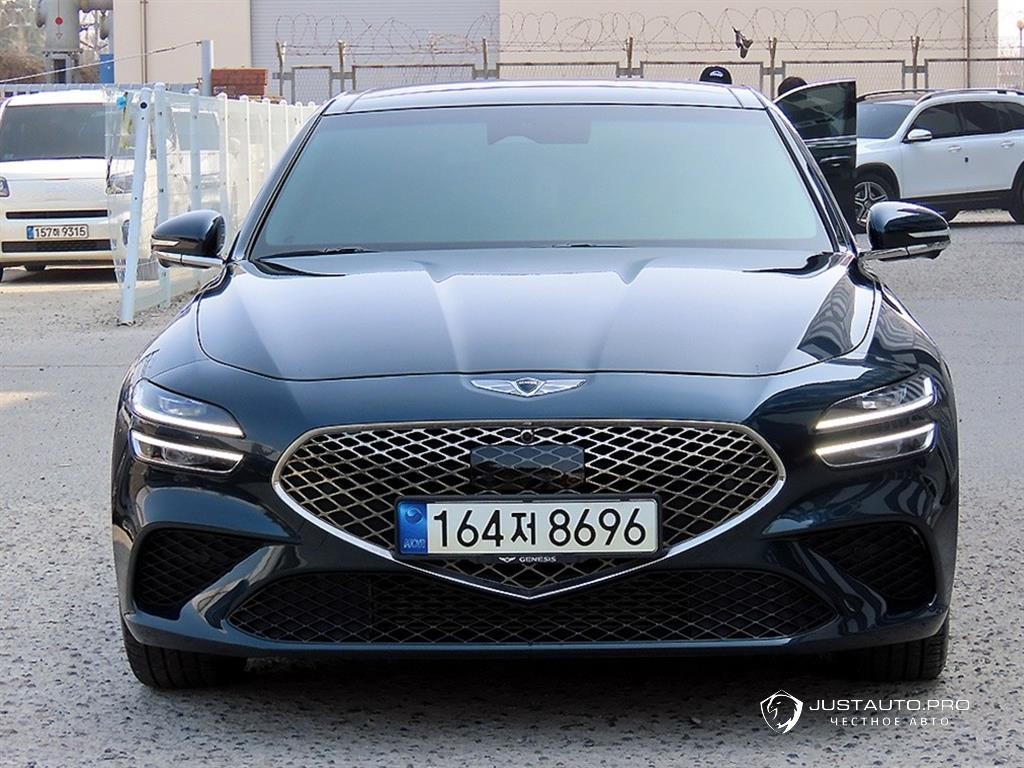 Автомобиль Genesis G70