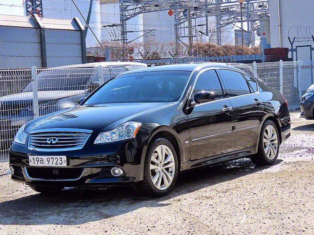 Автомобиль Infiniti M