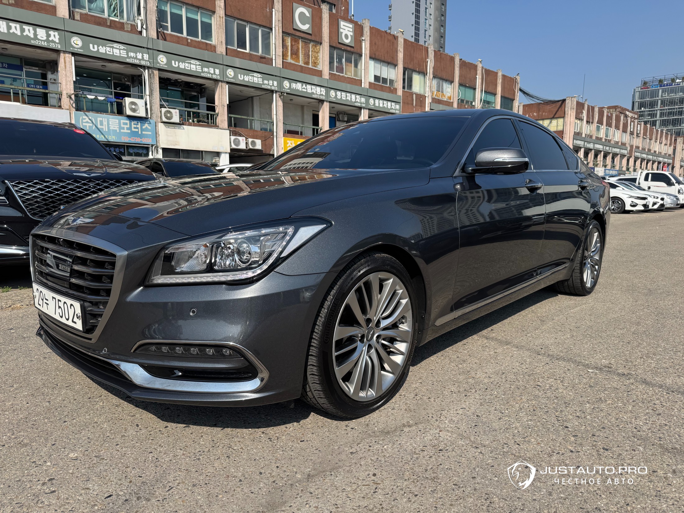 Автомобиль Genesis G80