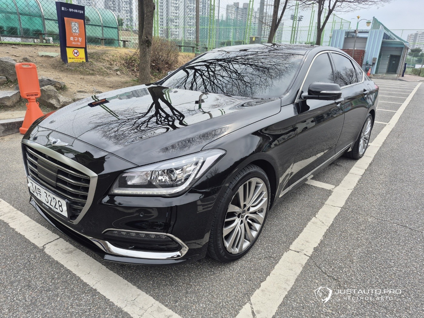 Автомобиль Genesis G80