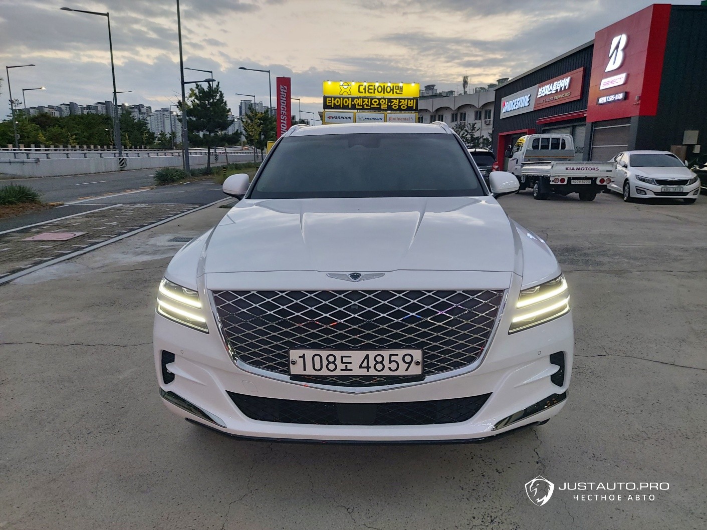Автомобиль Genesis GV80