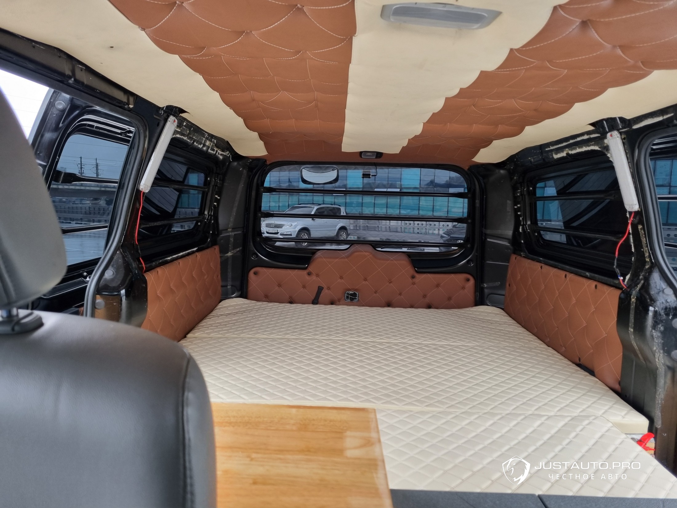 Автомобиль Hyundai Starex