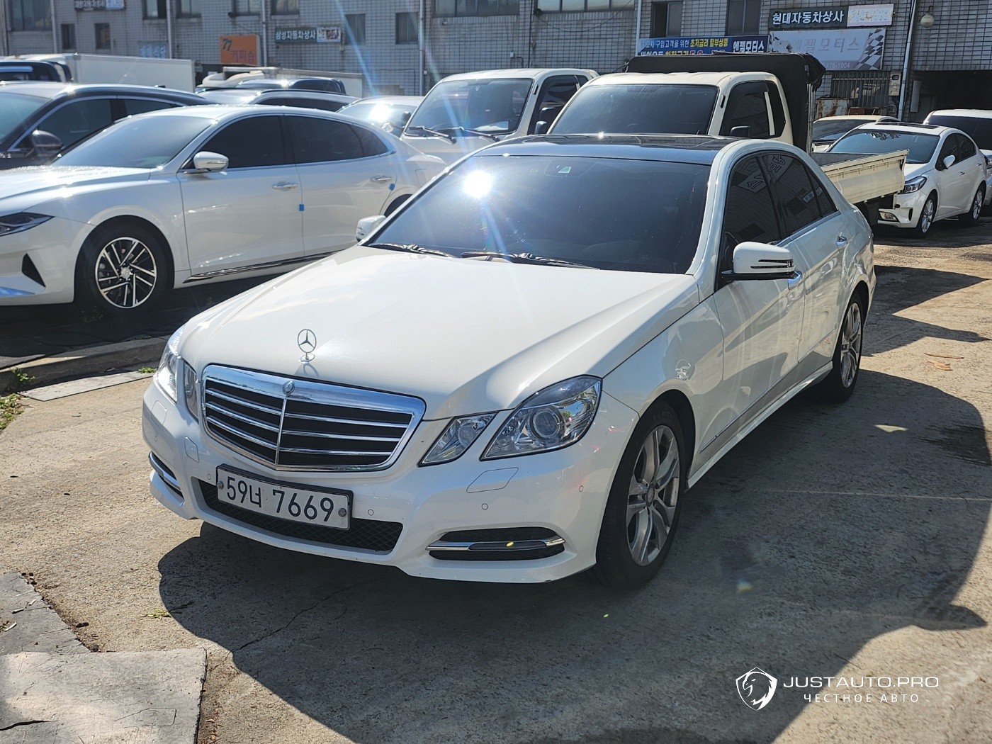 Автомобиль Mercedes-Benz E-Class