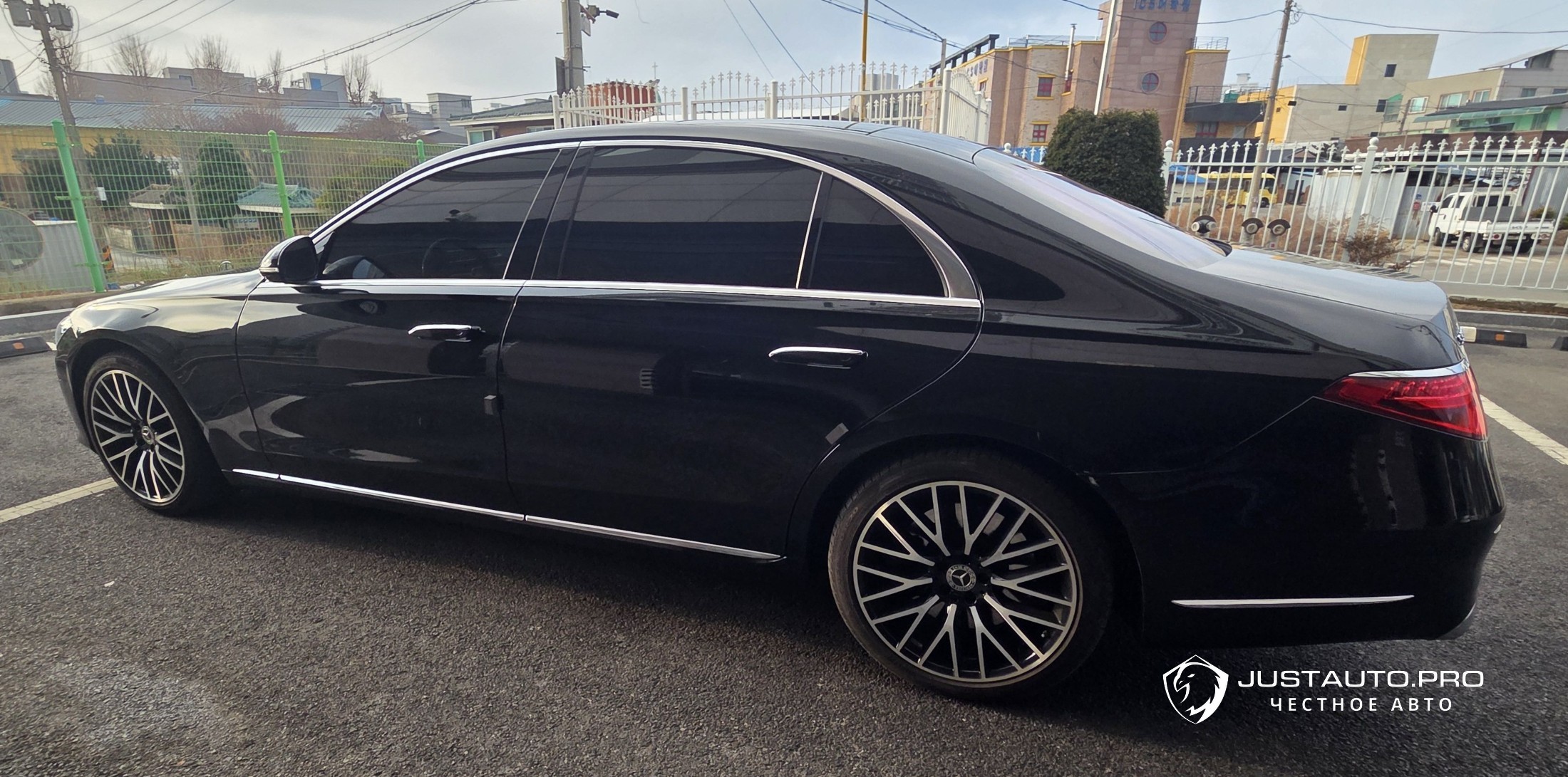 Автомобиль Mercedes-Benz S-Class