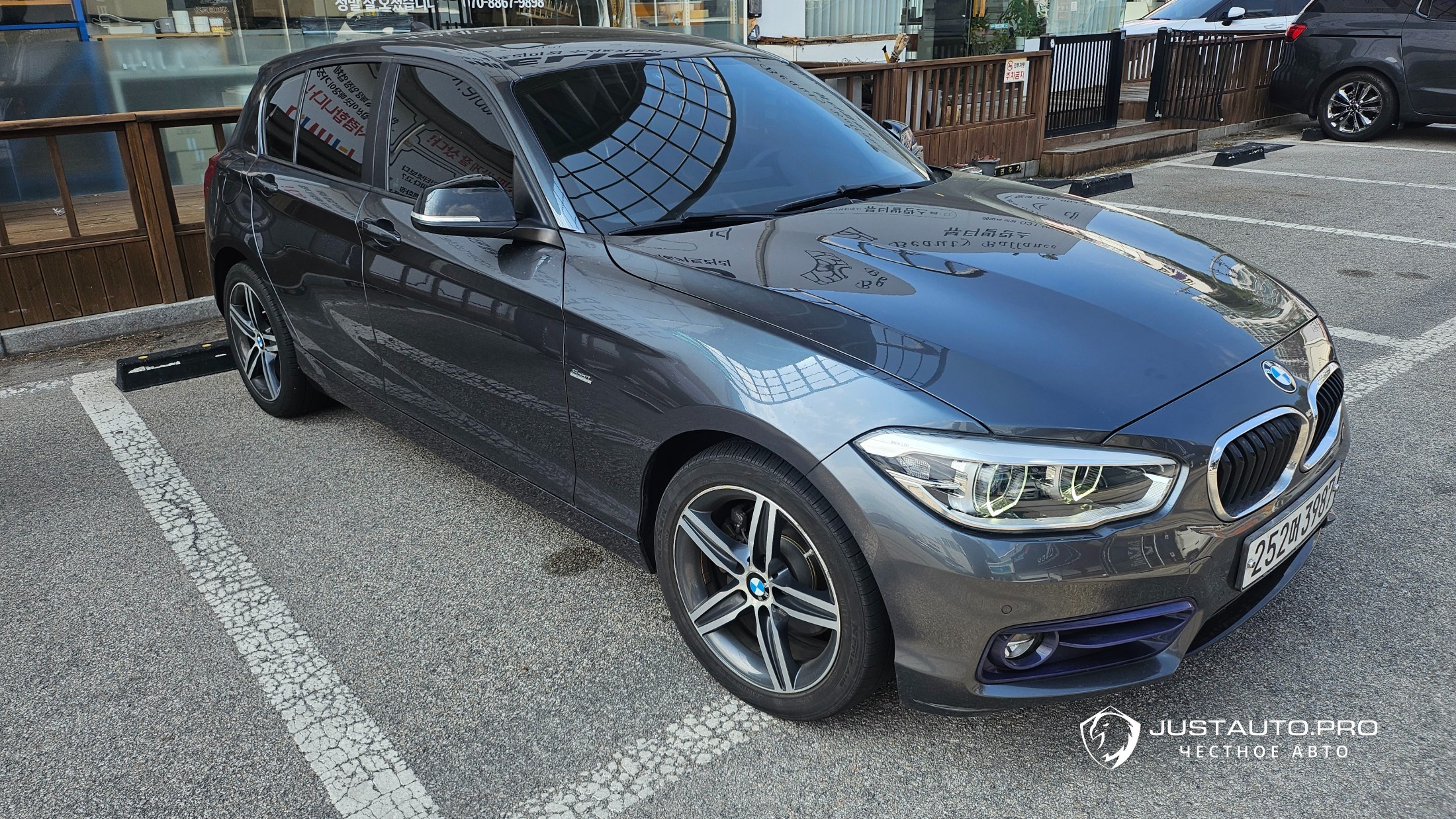 Автомобиль BMW 1-Series