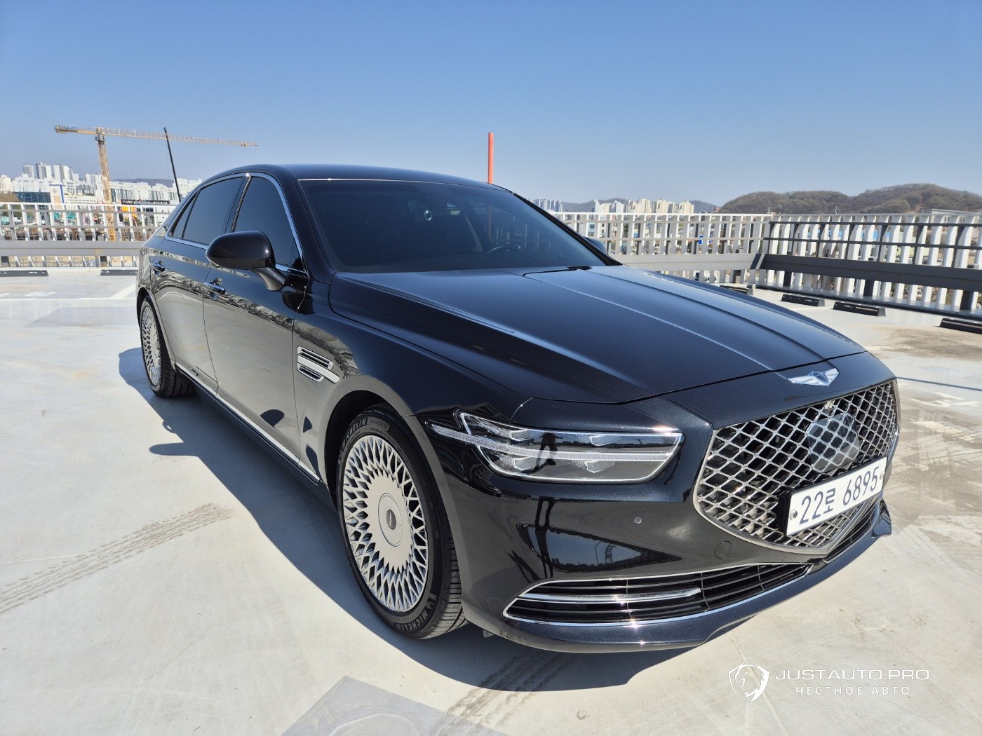 Автомобиль Genesis G90