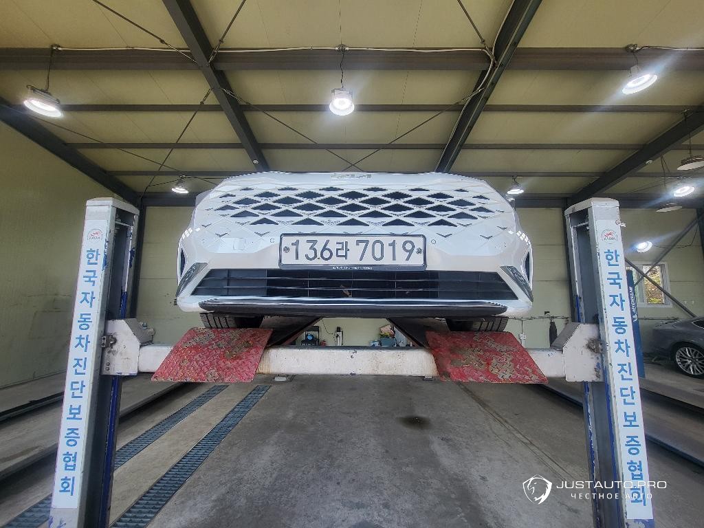 Автомобиль Kia K8