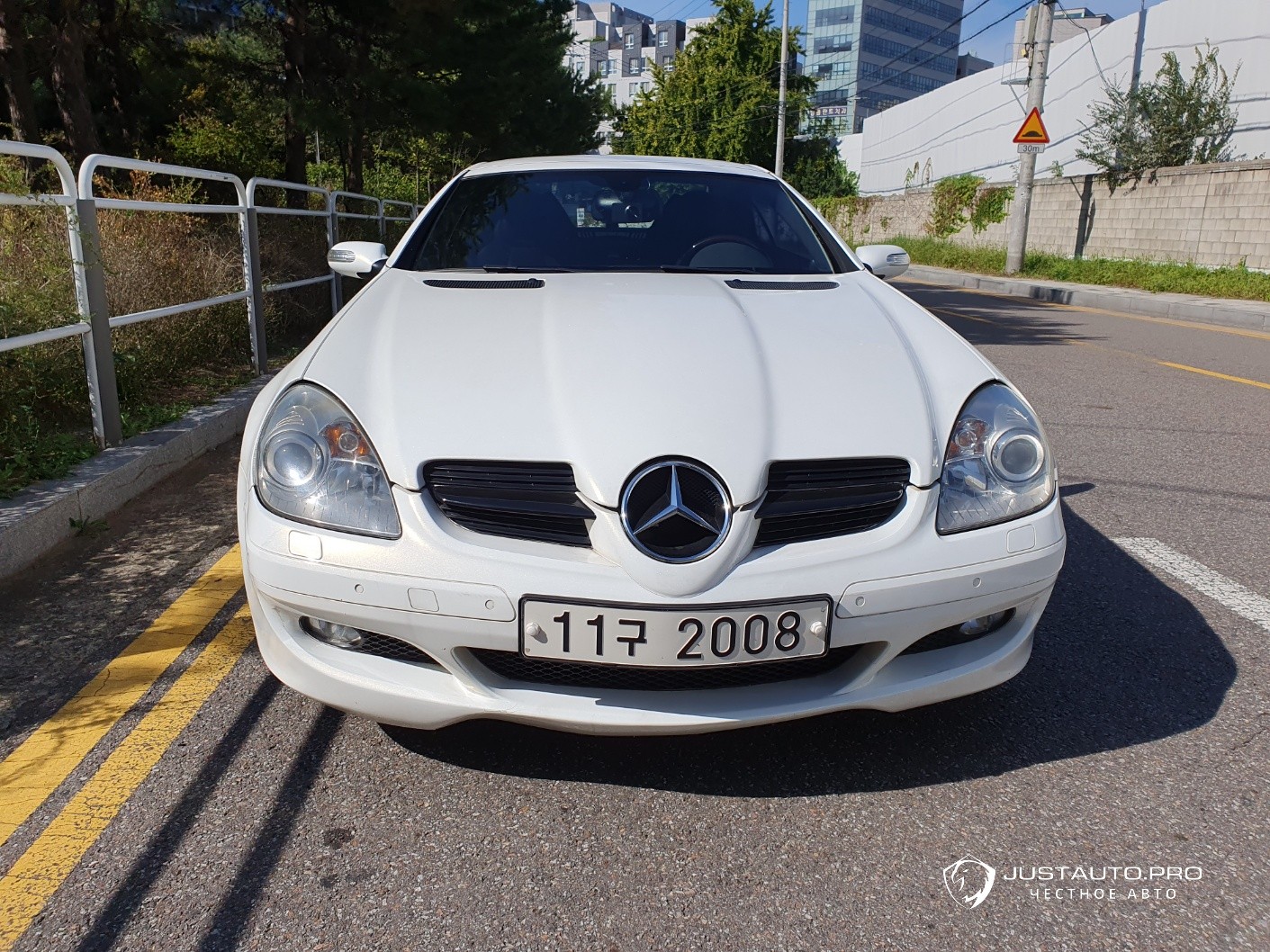 Автомобиль Mercedes-Benz SLK-Class