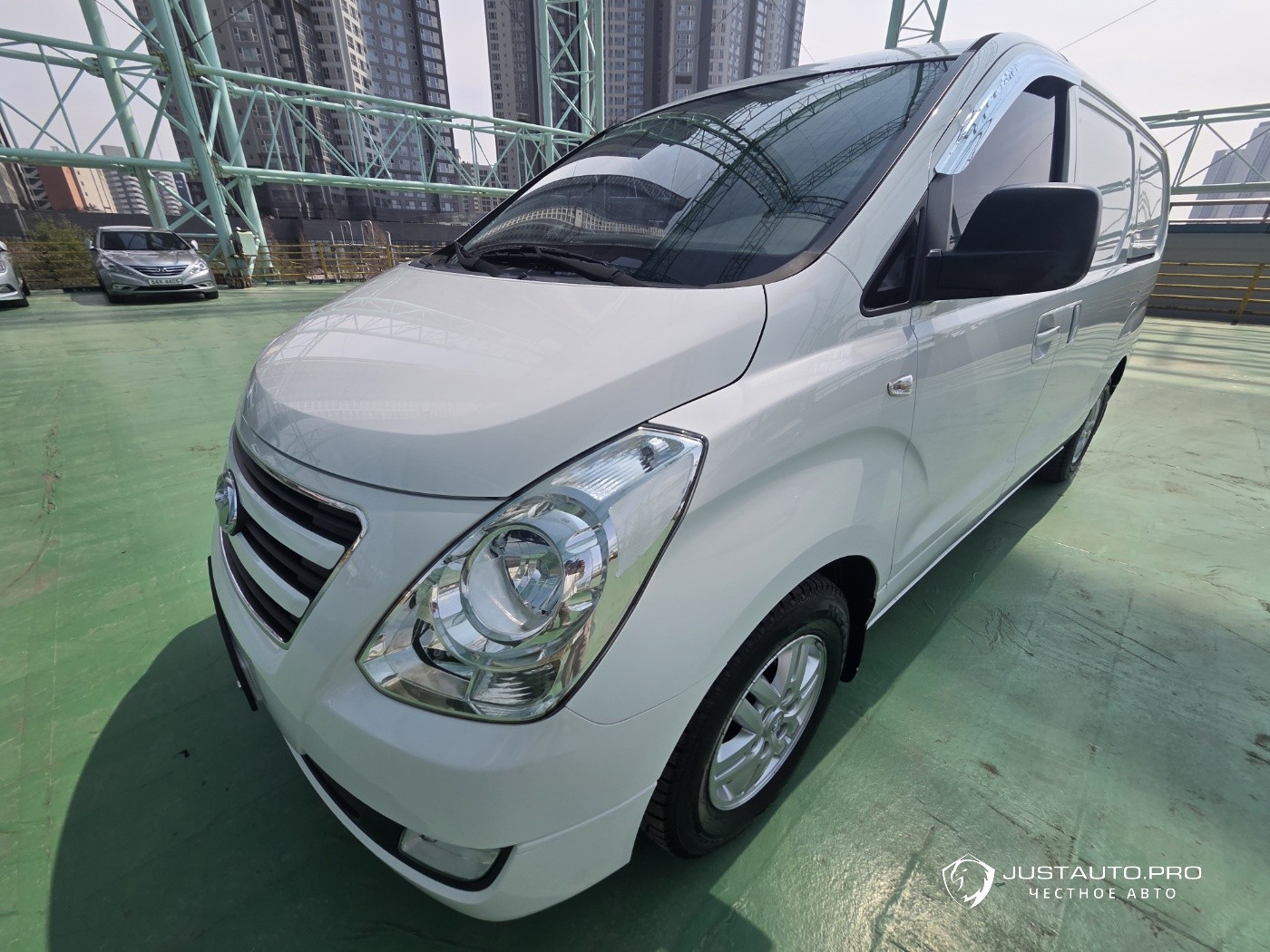 Автомобиль Hyundai Starex