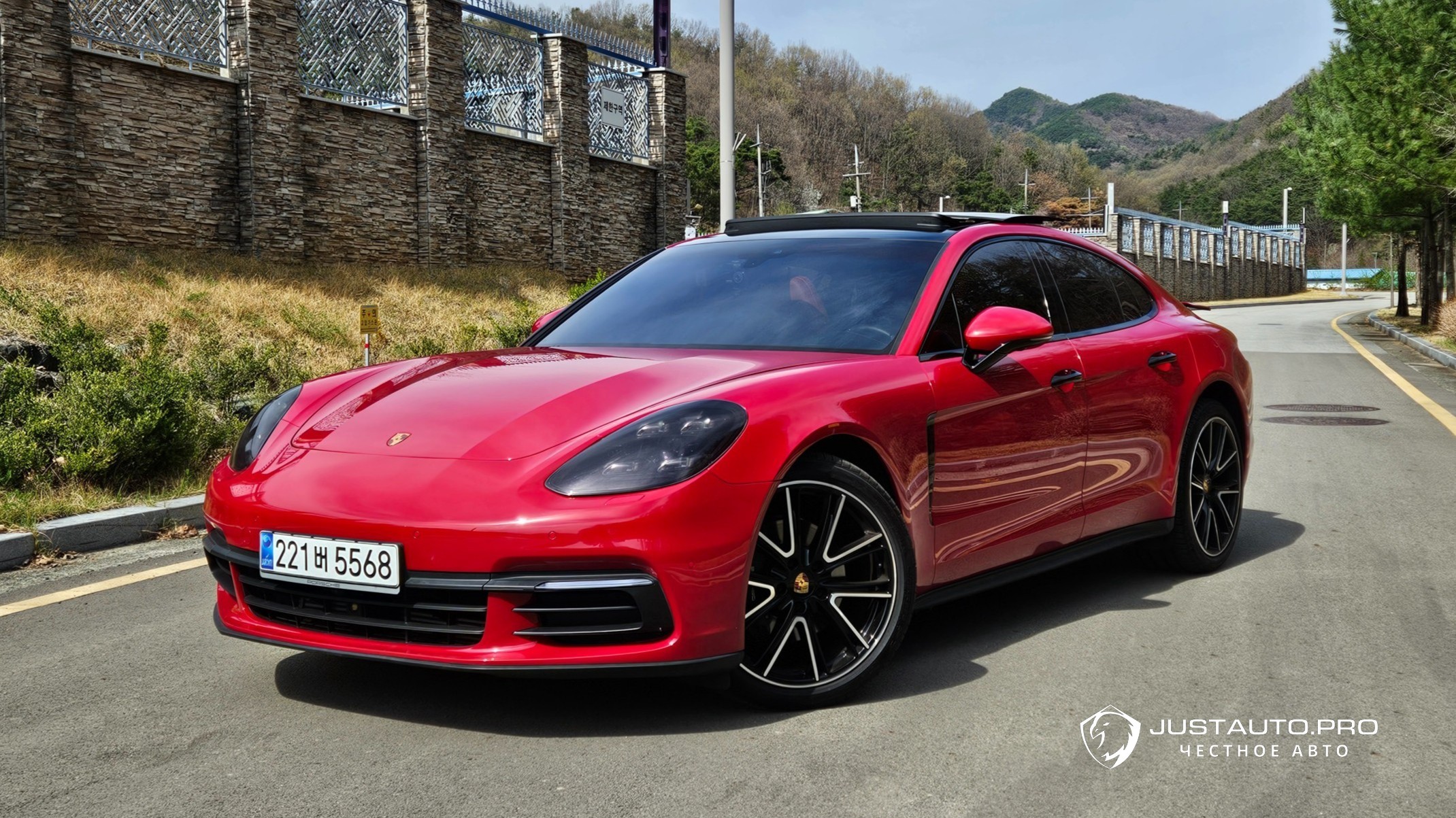 Автомобиль Porsche Panamera