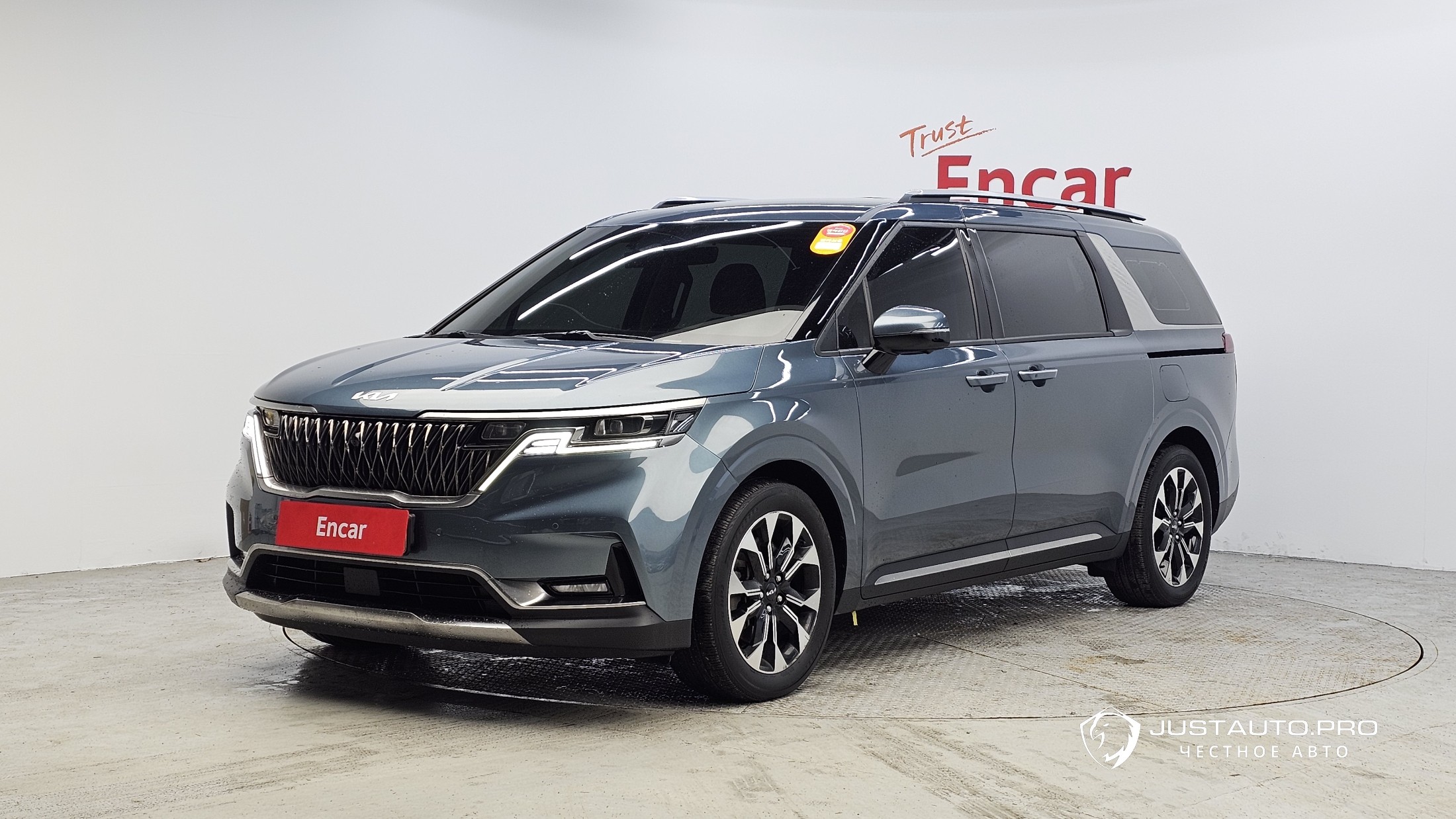 Автомобиль Kia Canival