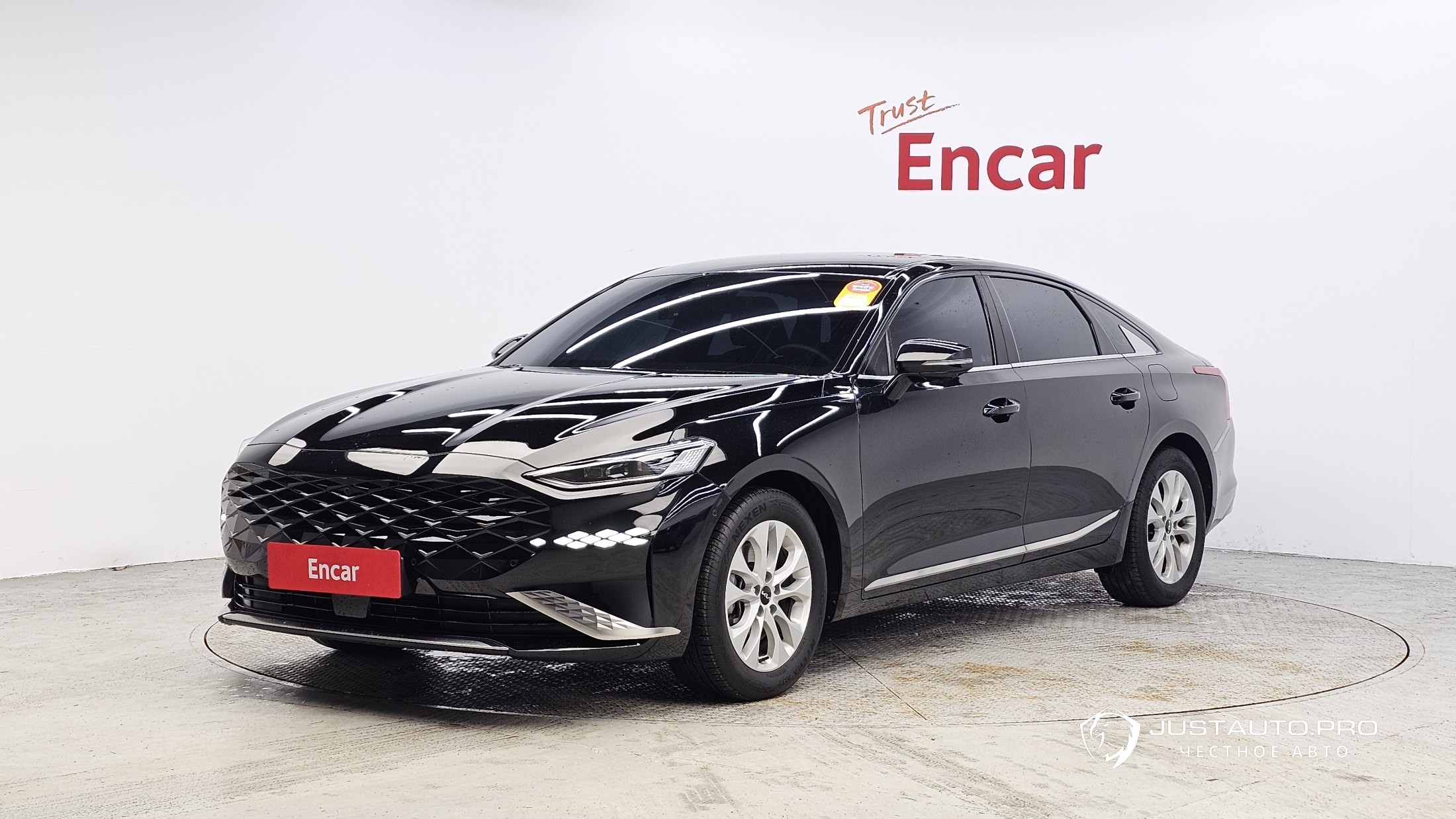 Автомобиль Kia K8