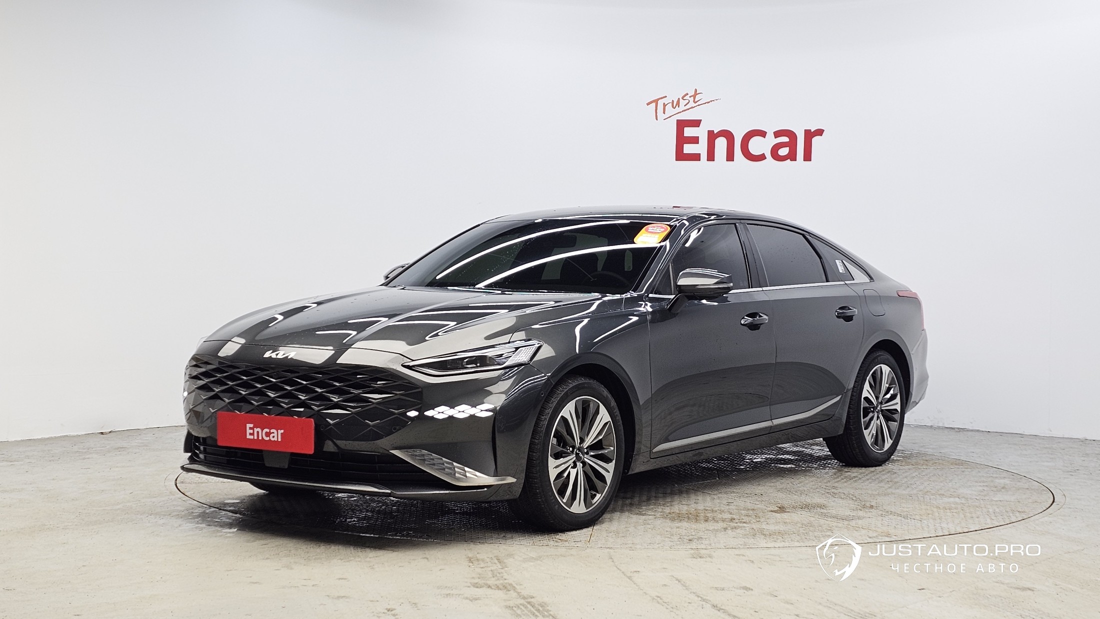 Автомобиль Kia K8