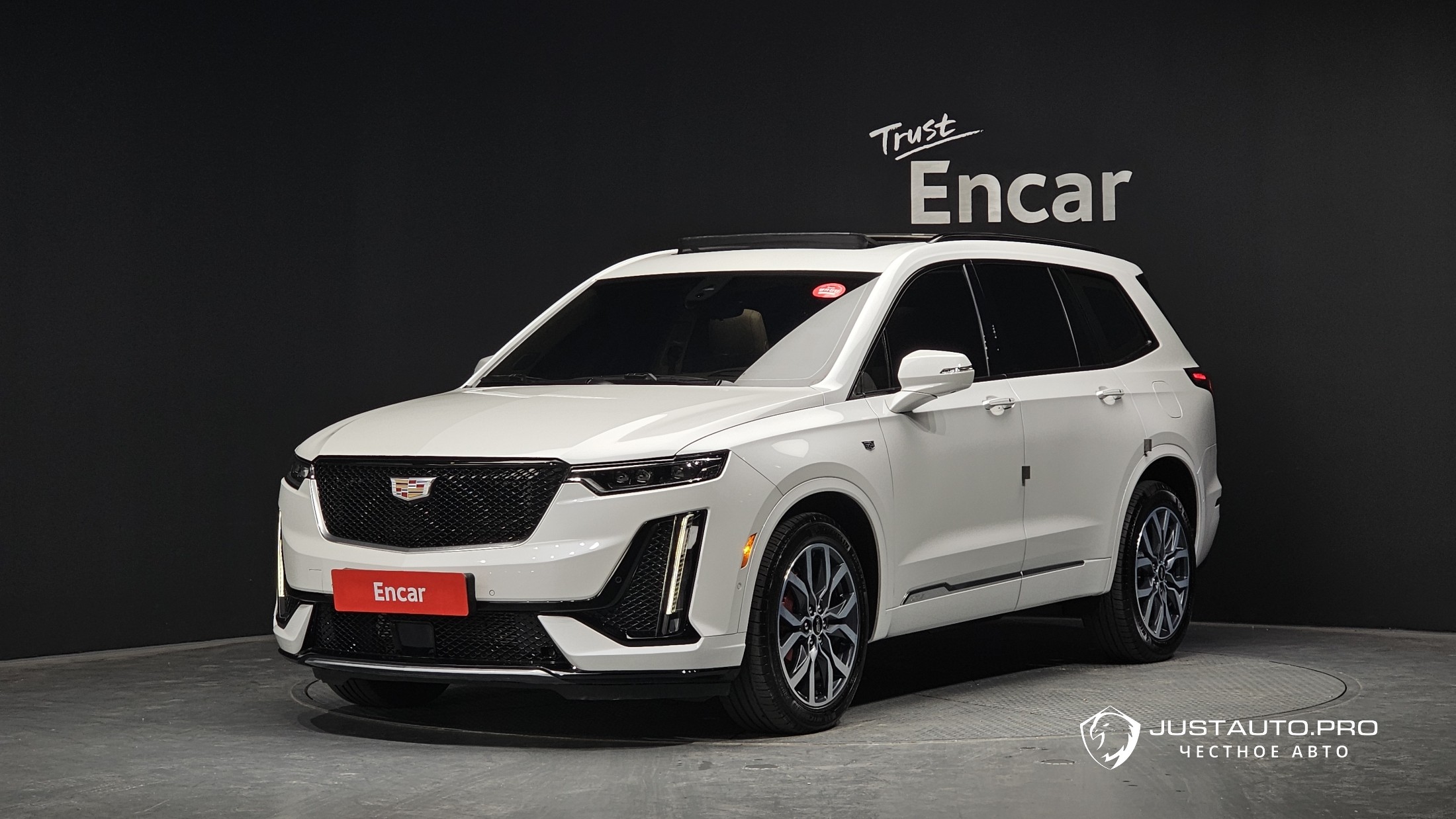 Автомобиль Cadillac XT6