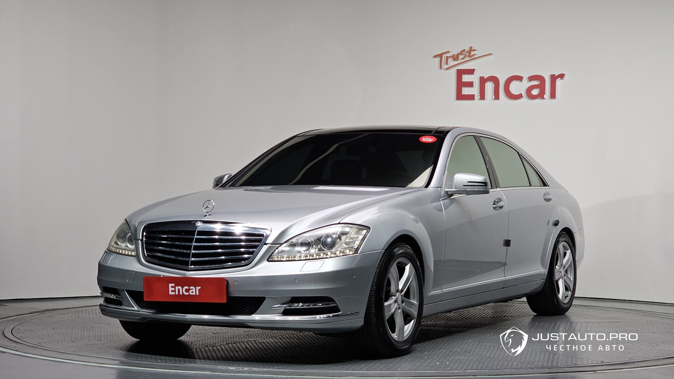 Автомобиль Mercedes-Benz S-Class