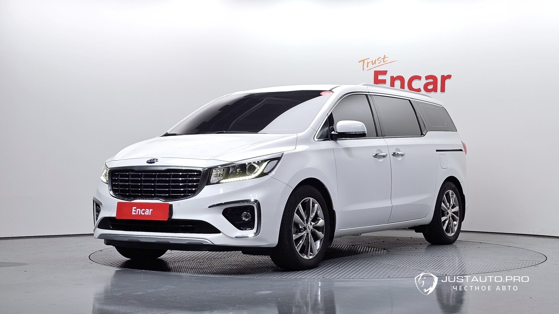 Автомобиль Kia Canival