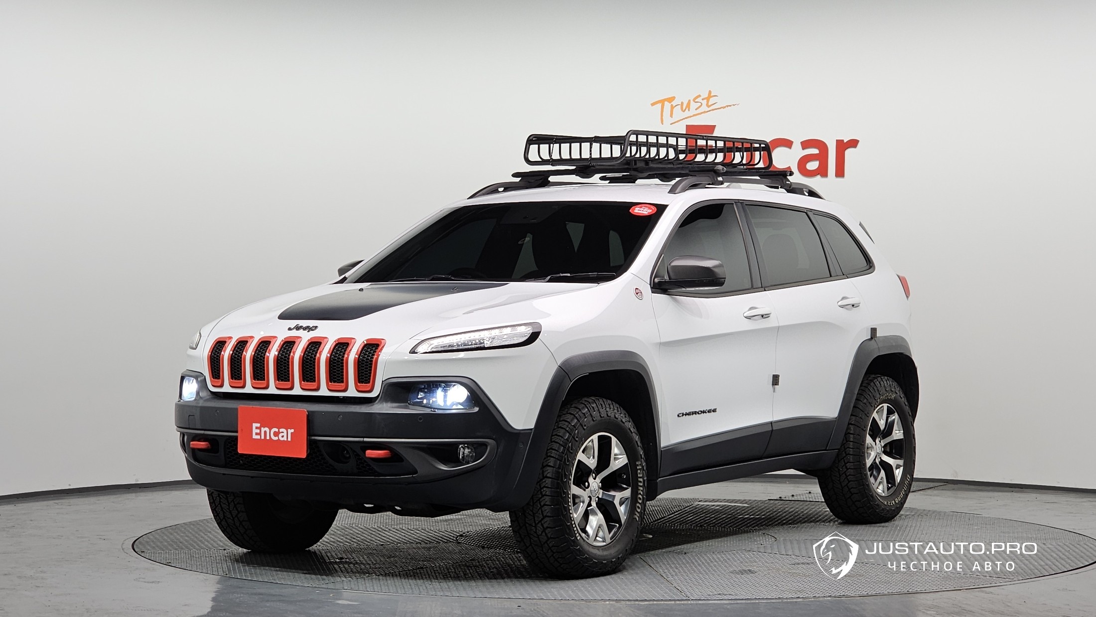 Автомобиль Jeep Cherokee