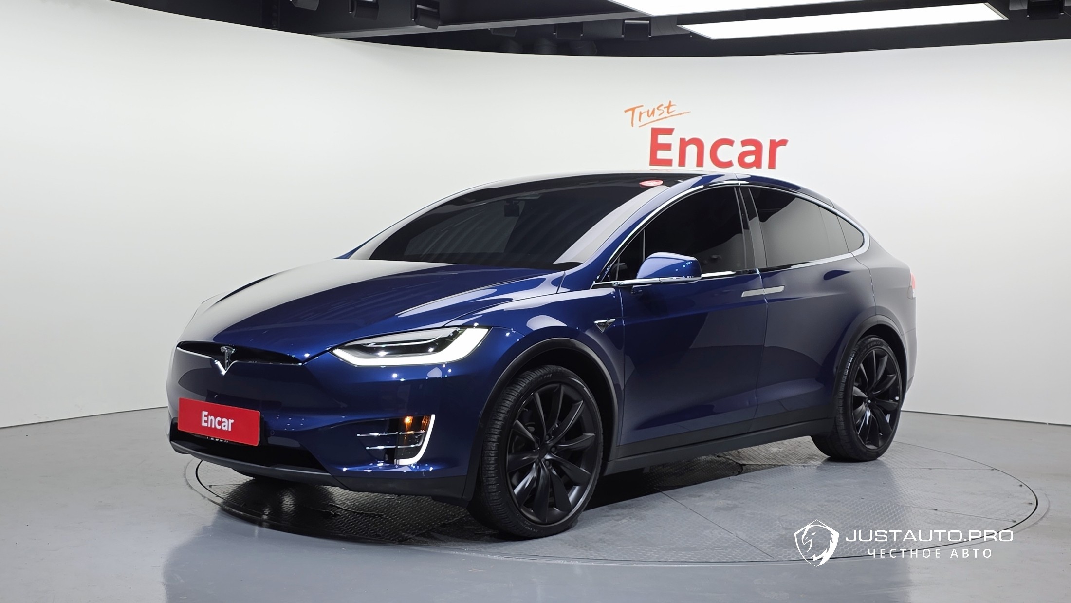 Автомобиль Tesla Model X