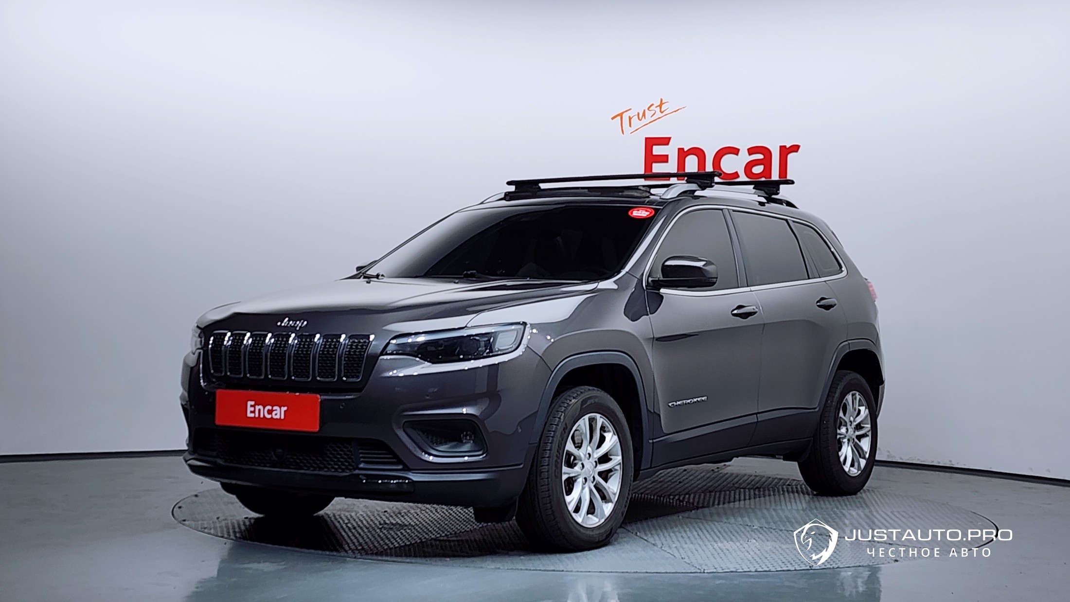 Автомобиль Jeep Cherokee