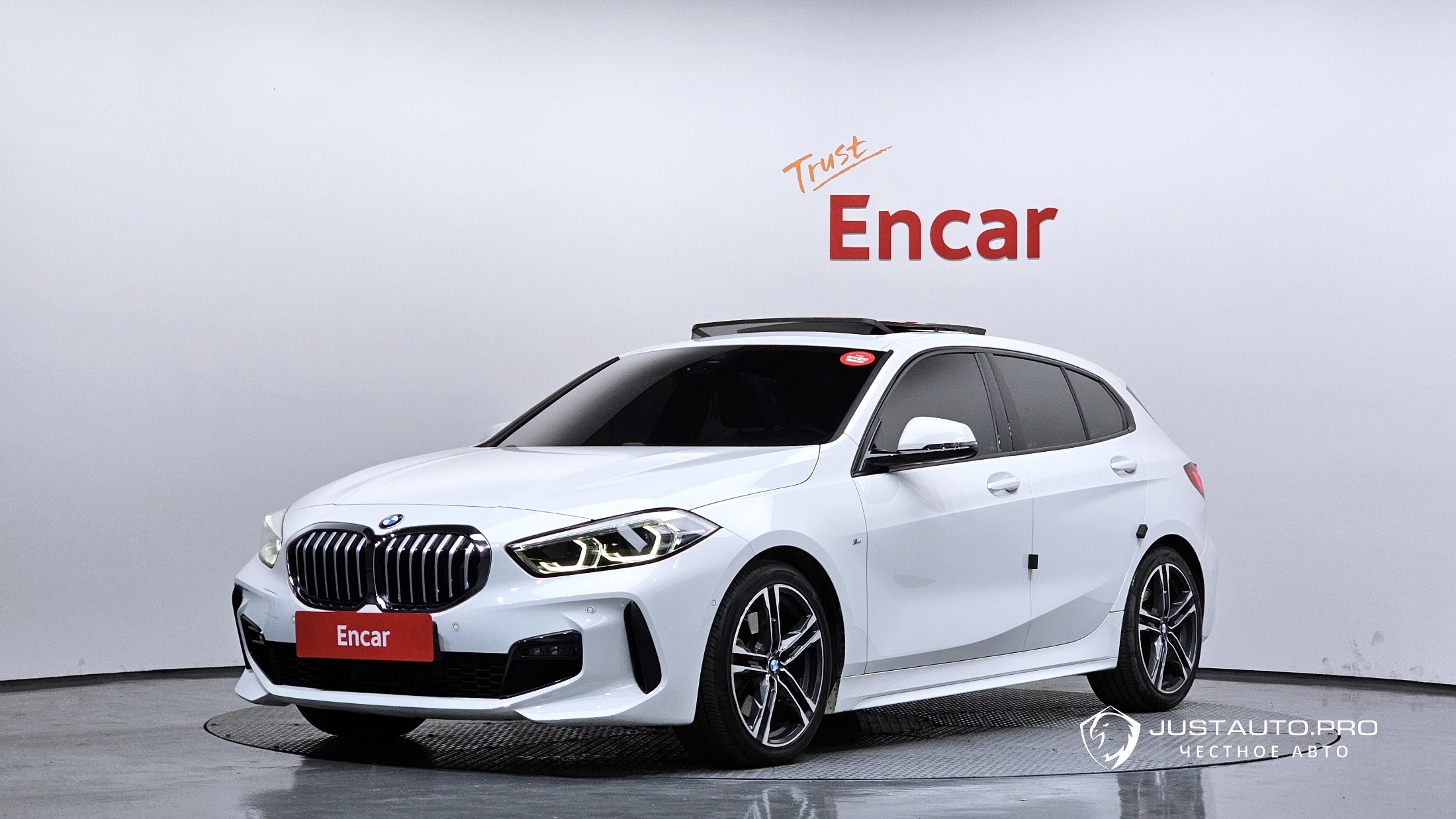 Автомобиль BMW 1-Series