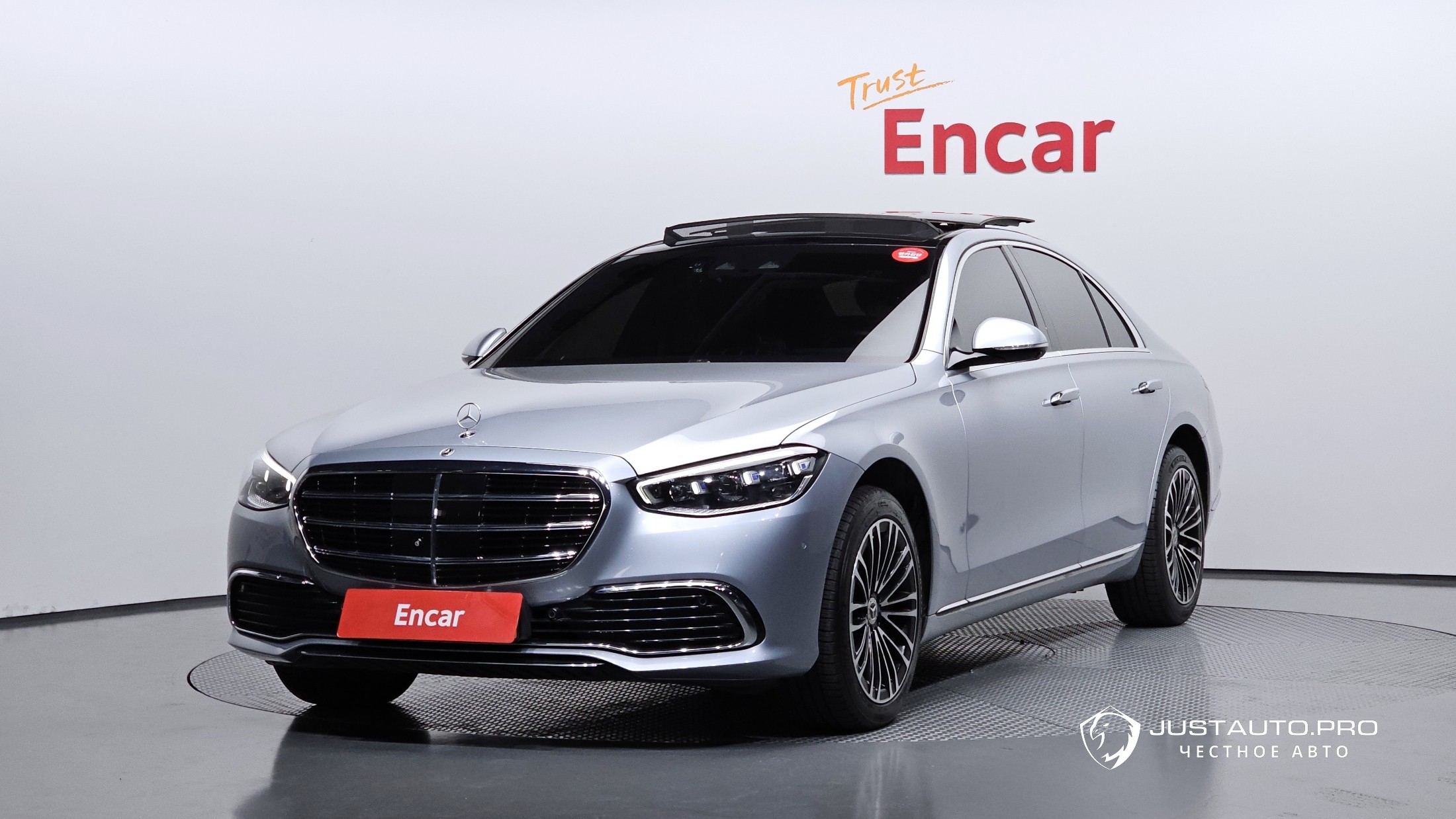 Автомобиль Mercedes-Benz S-Class