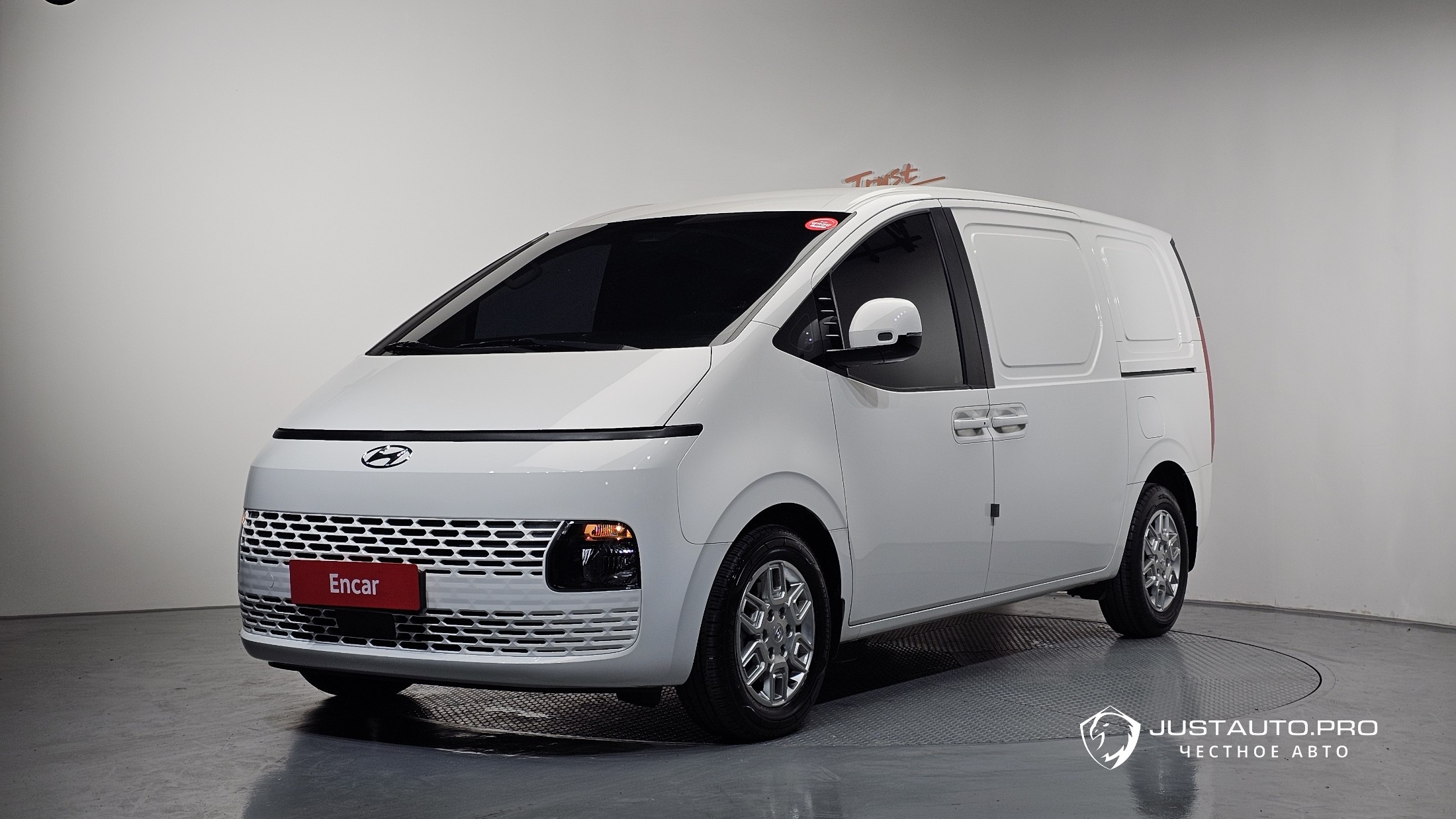 Автомобиль Hyundai Staria
