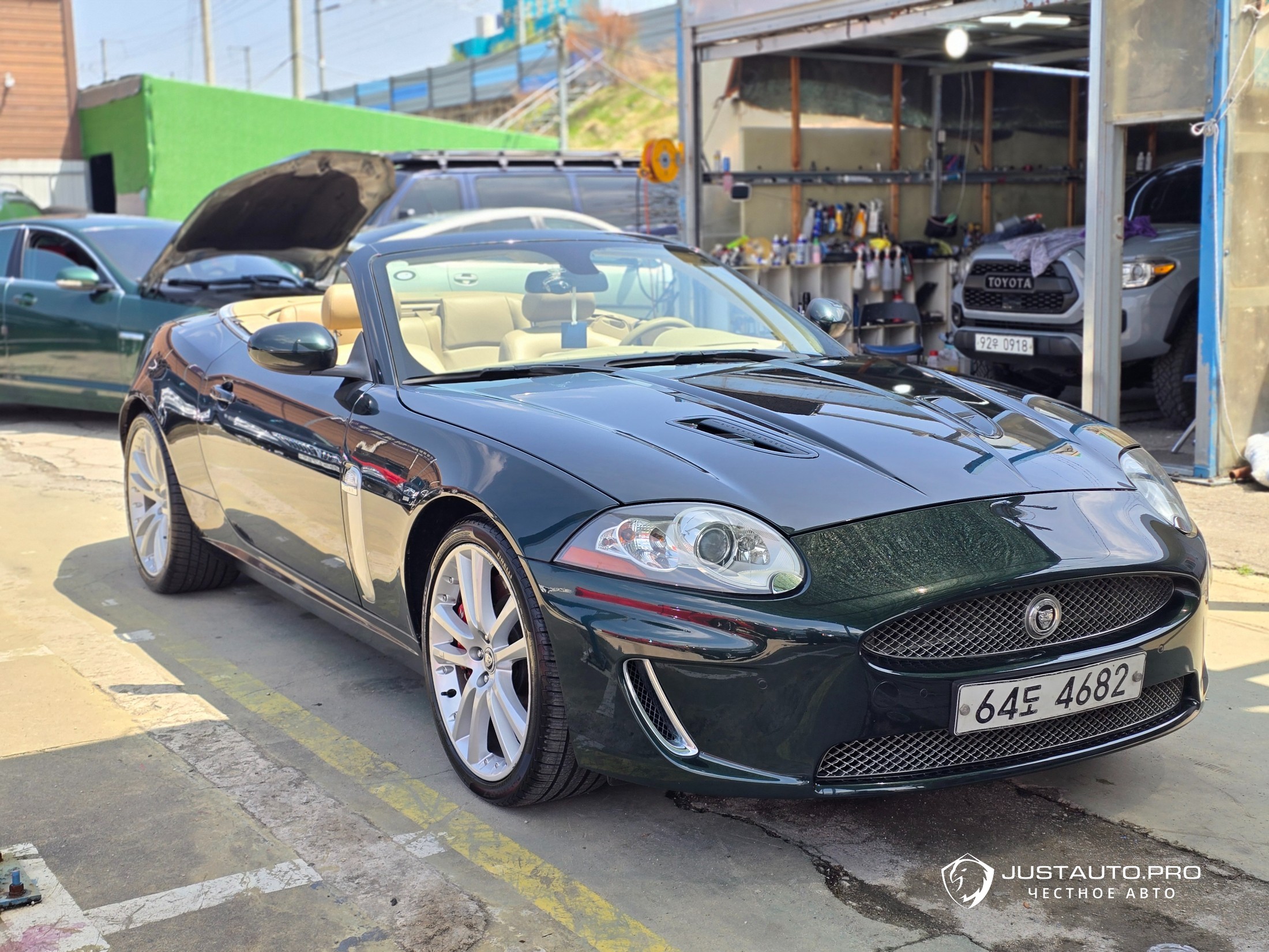 Автомобиль Jaguar XKR
