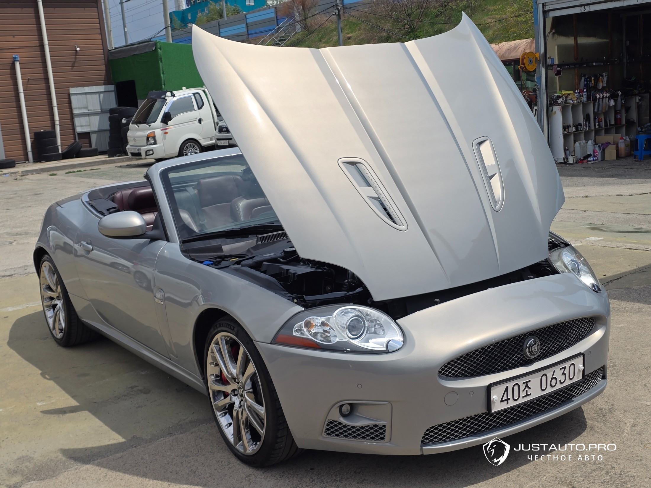 Автомобиль Jaguar XKR