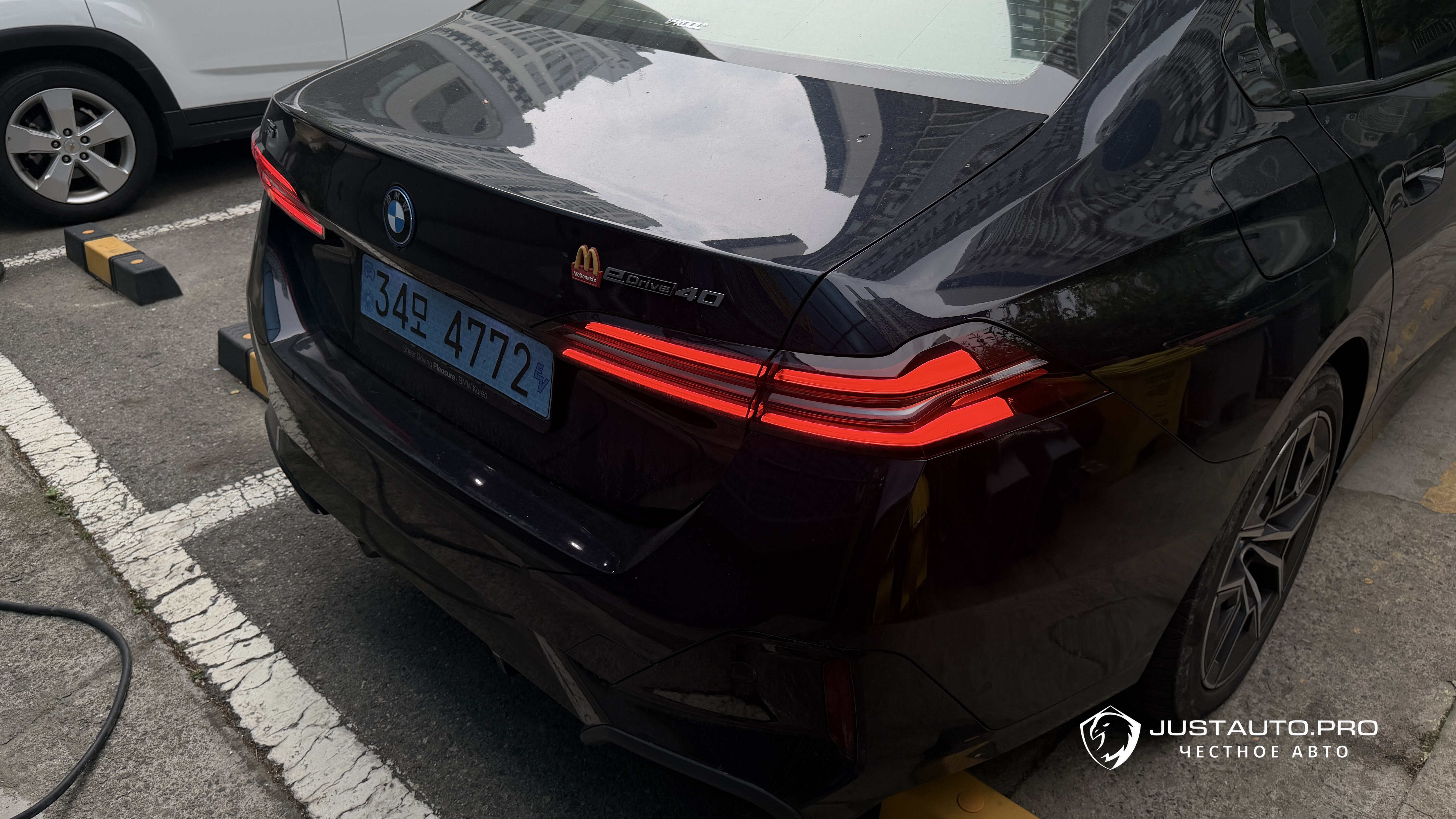 Автомобиль BMW i5