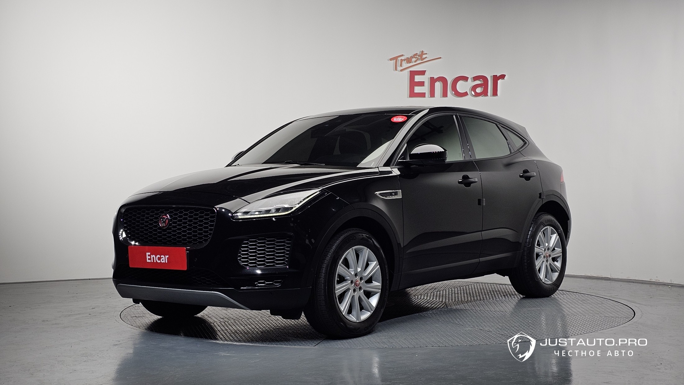 Автомобиль Jaguar E-PACE