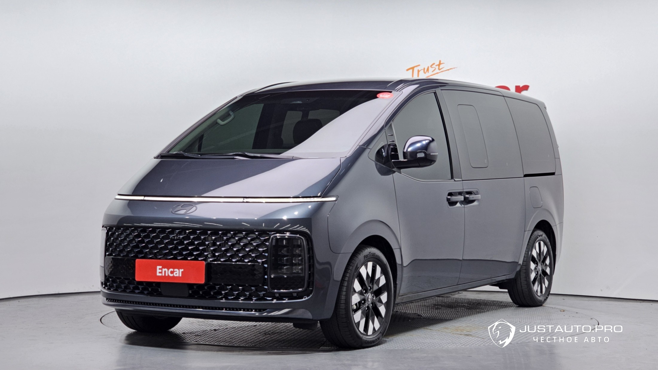 Автомобиль Hyundai Staria