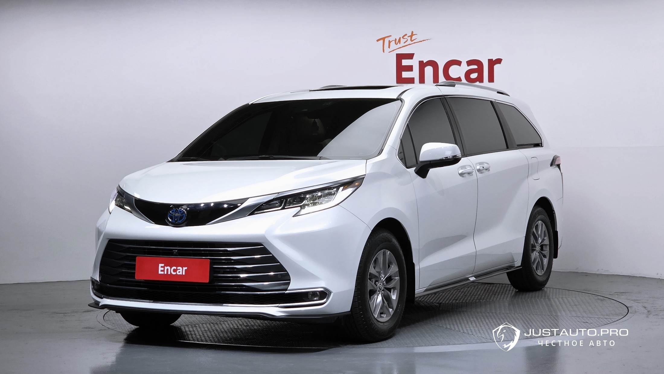 Автомобиль Toyota Sienna