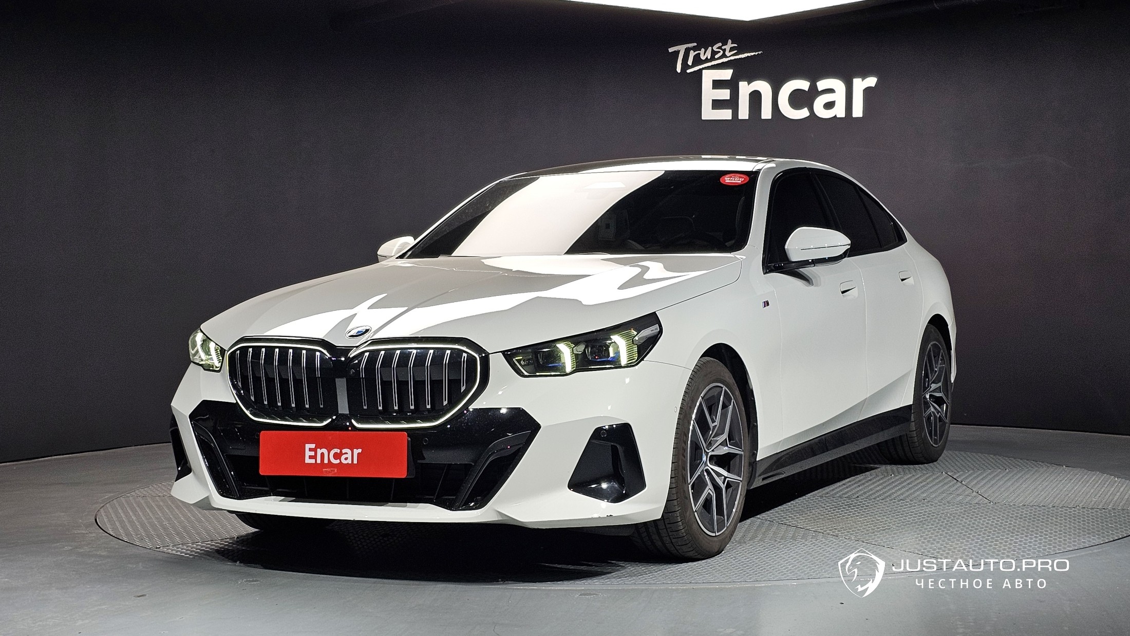 Автомобиль BMW 5-Series