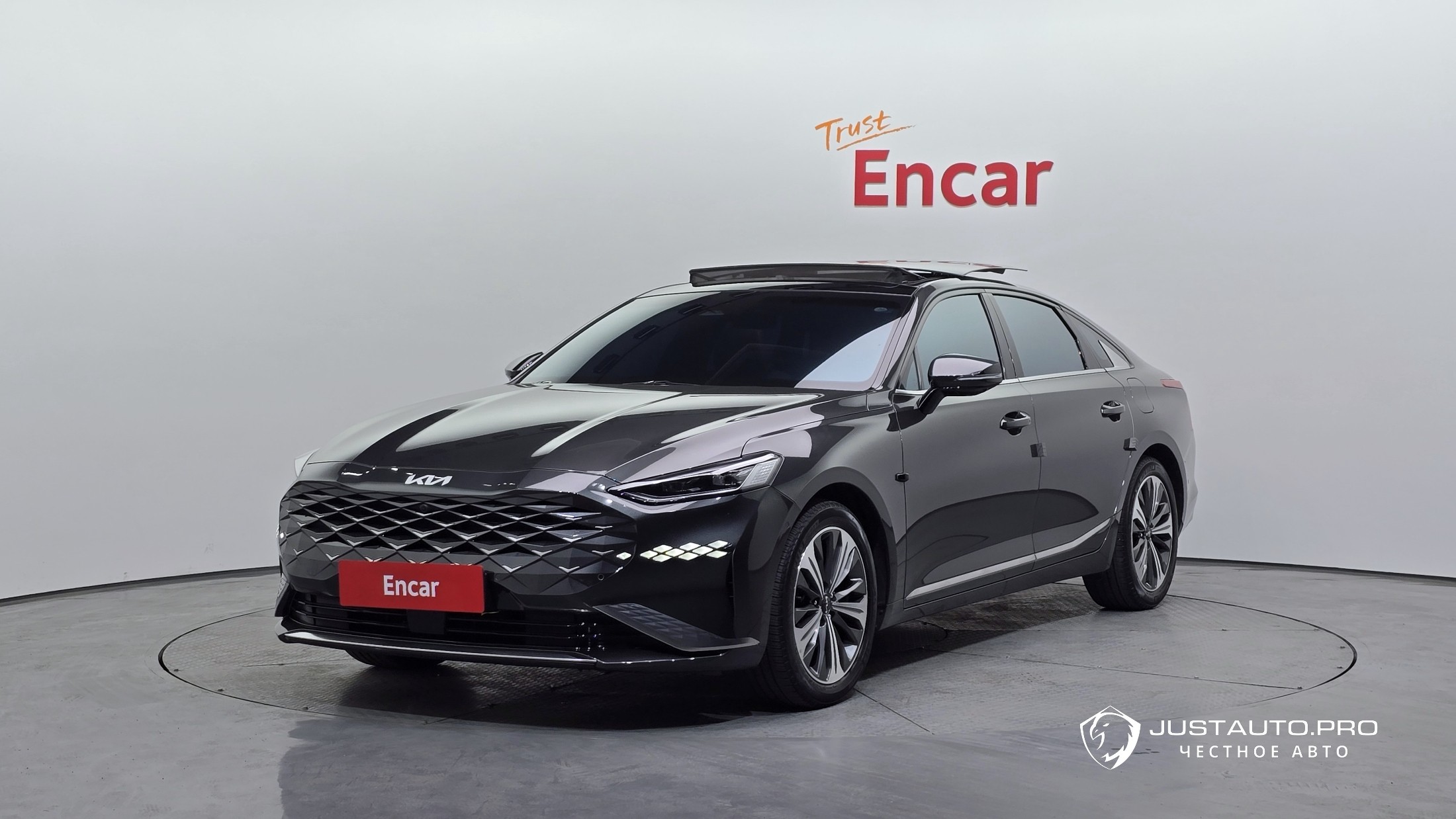 Автомобиль Kia K8