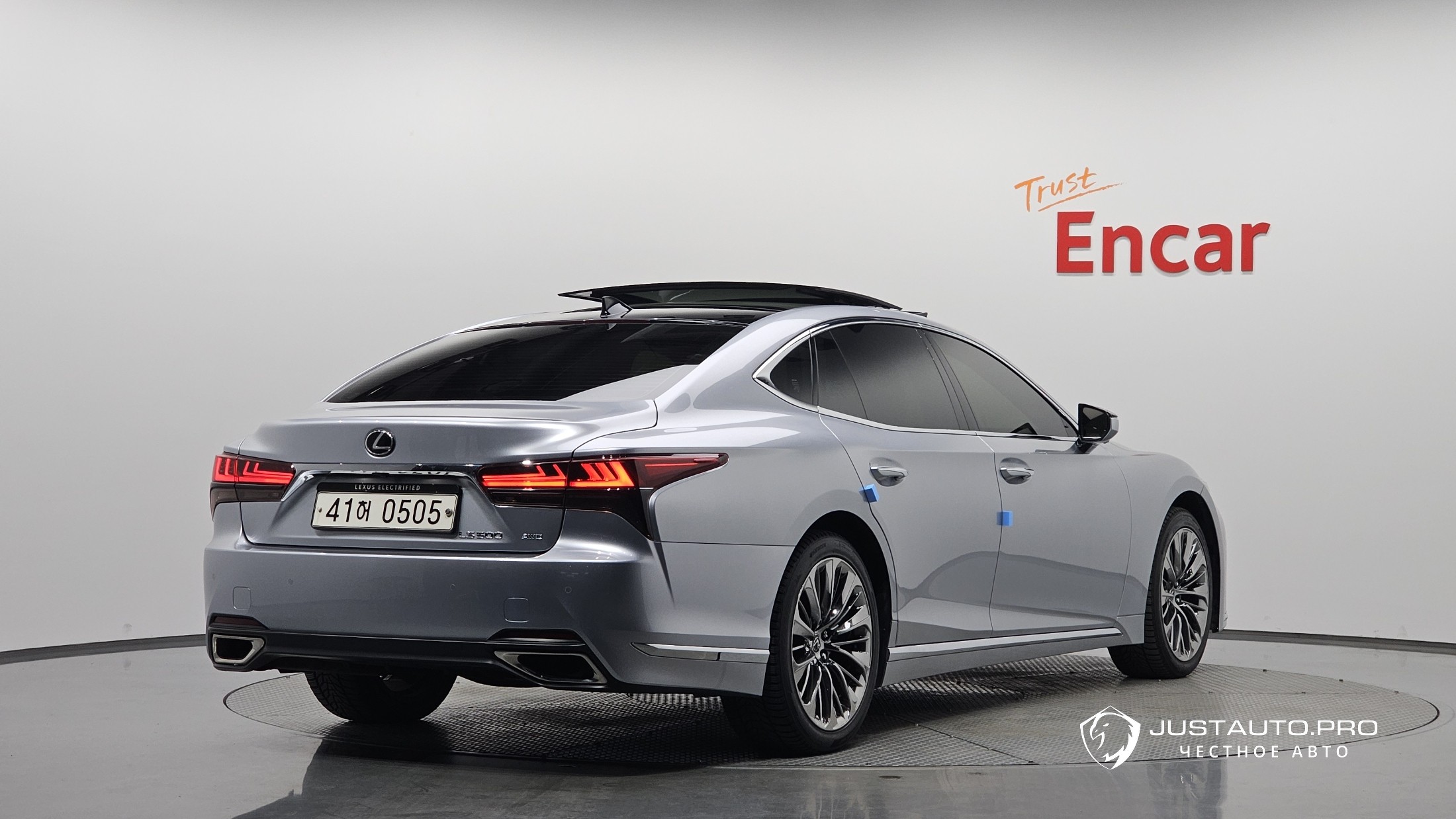 Автомобиль Lexus LS