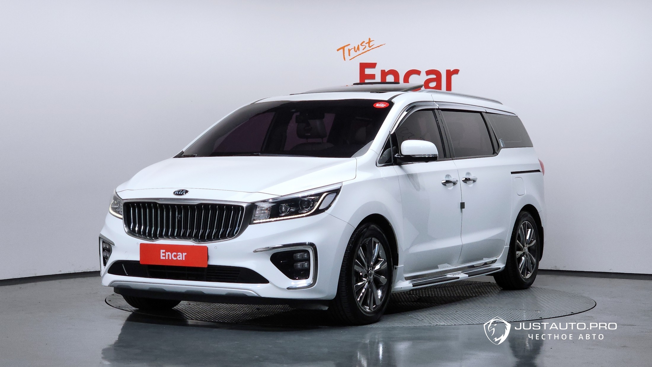 Автомобиль Kia Canival
