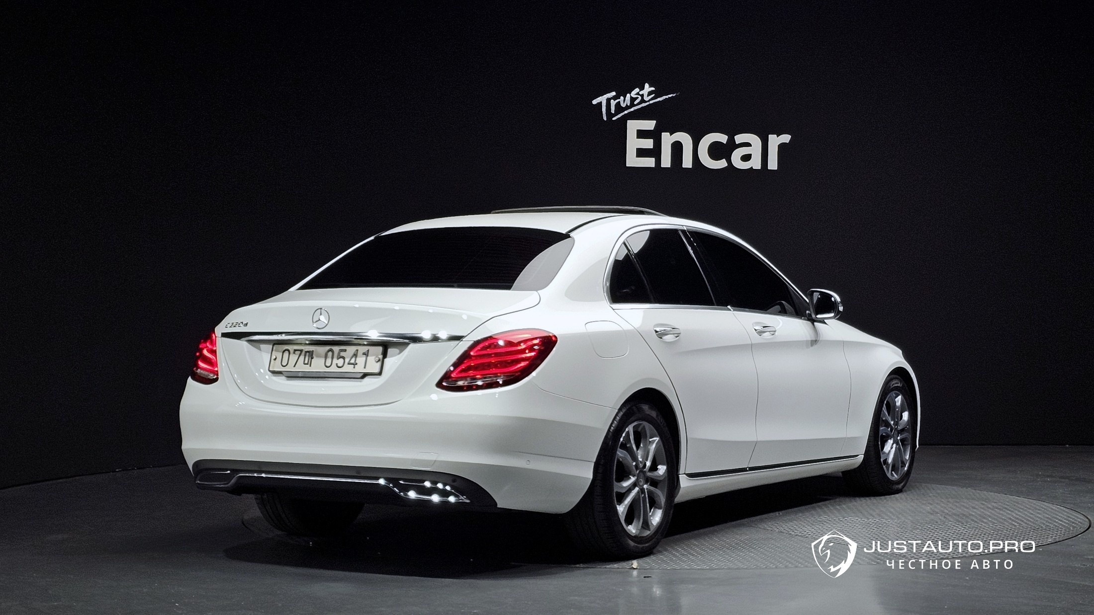 Автомобиль Mercedes-Benz C-Class