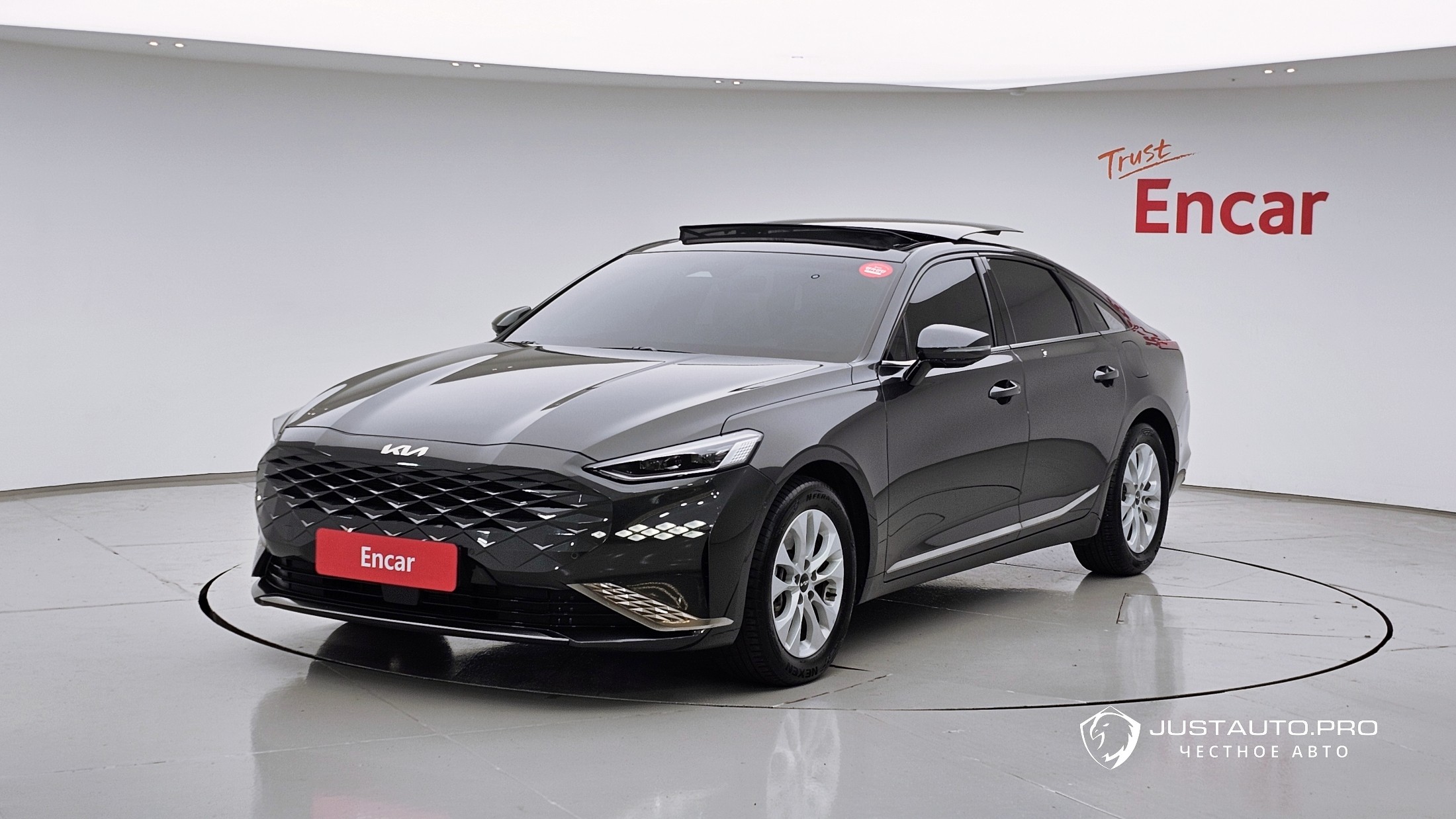 Автомобиль Kia K8